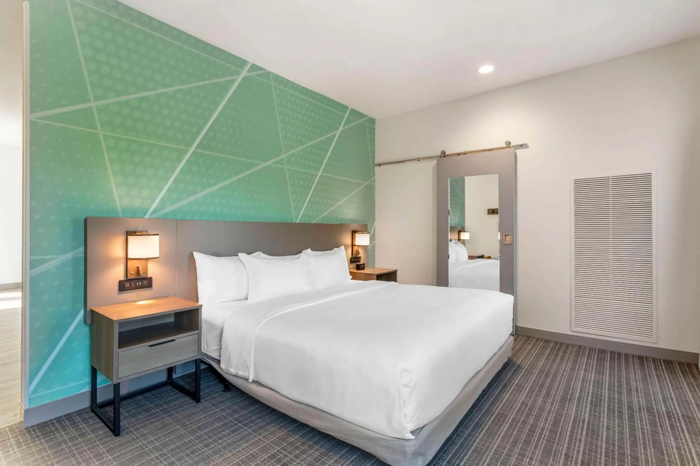 Bedroom, Bed in Comfort Suites Gatlinburg Downtown-Convention Center