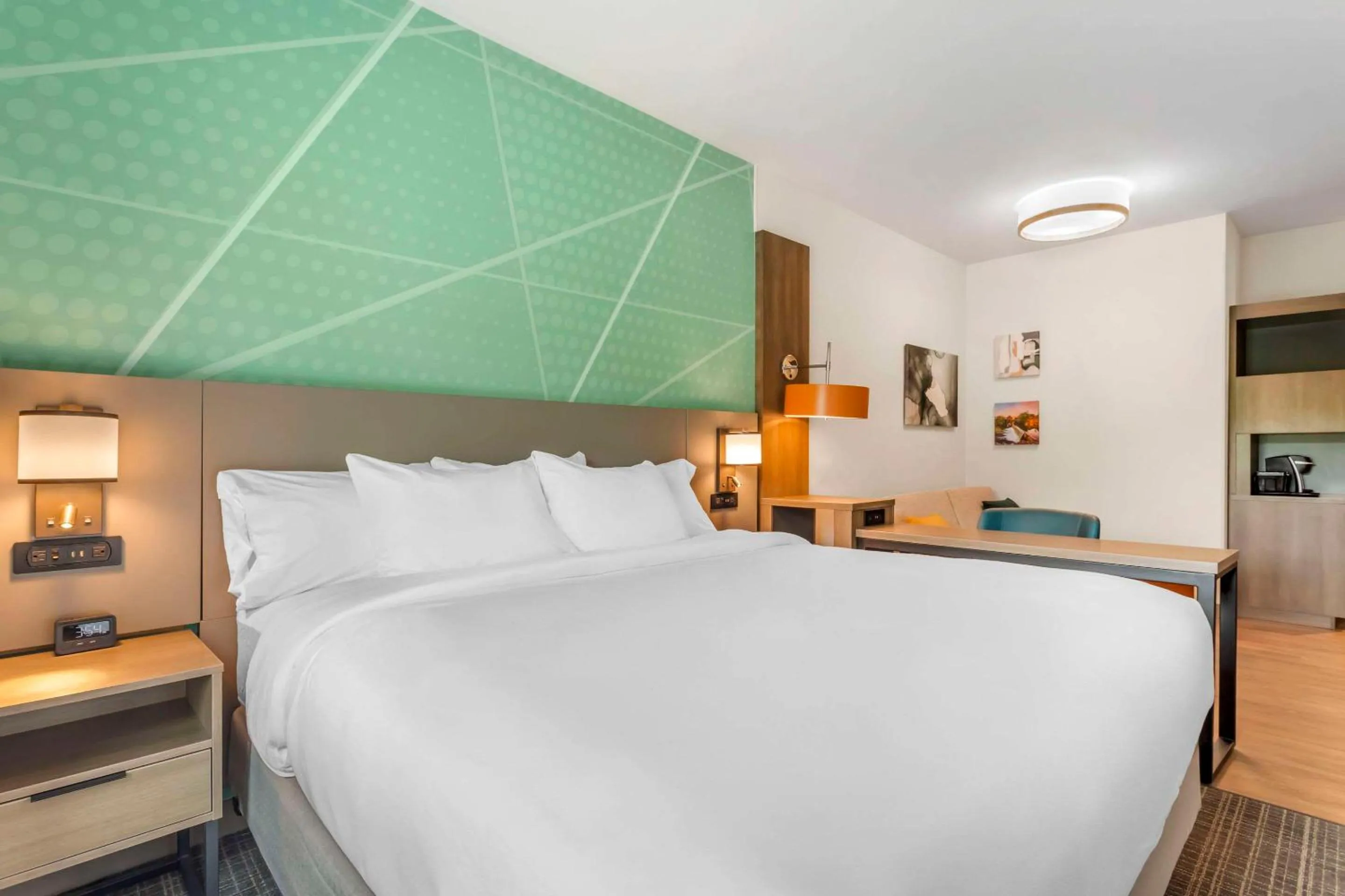 Bedroom, Bed in Comfort Suites Gatlinburg Downtown-Convention Center