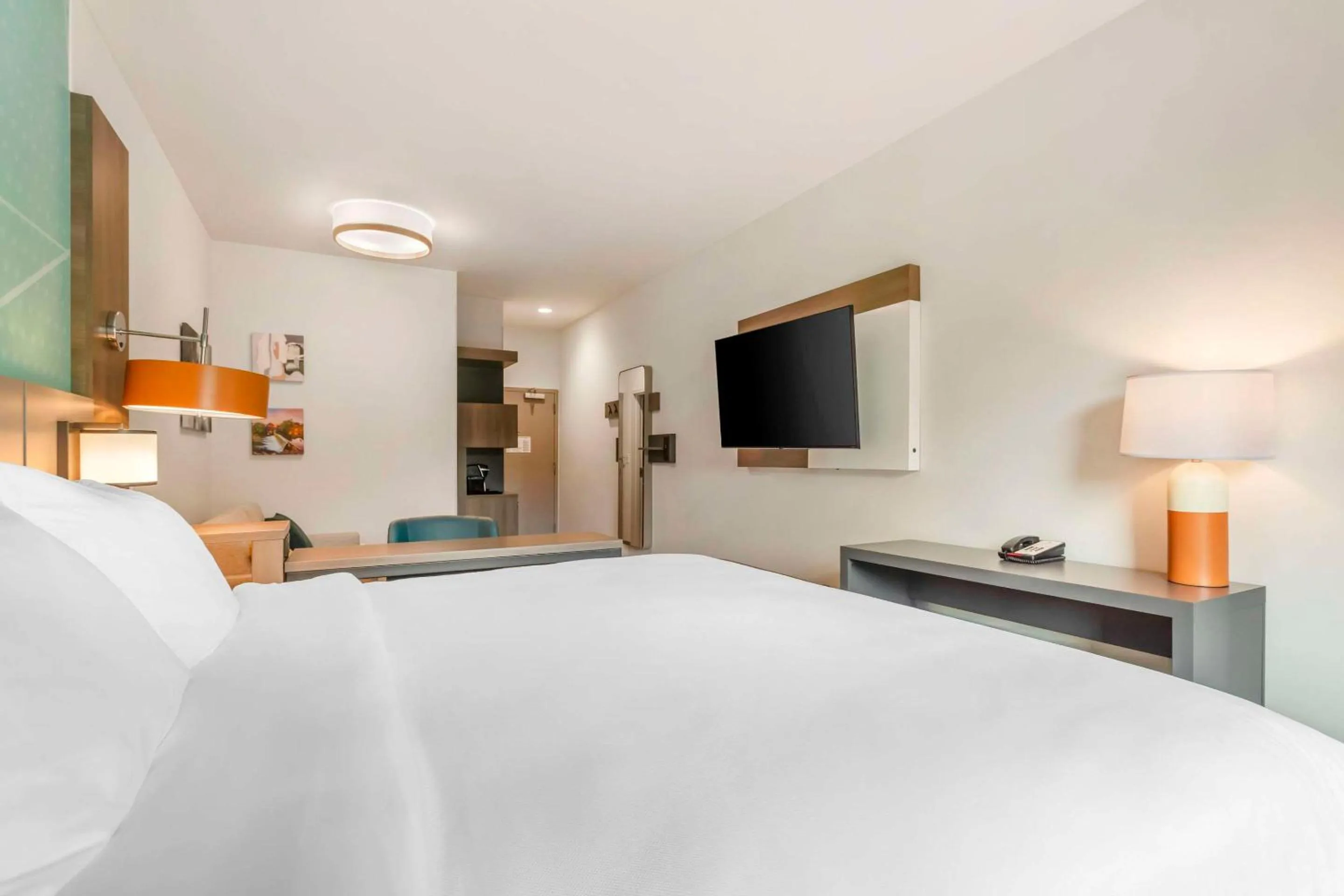 Bedroom, Bed in Comfort Suites Gatlinburg Downtown-Convention Center