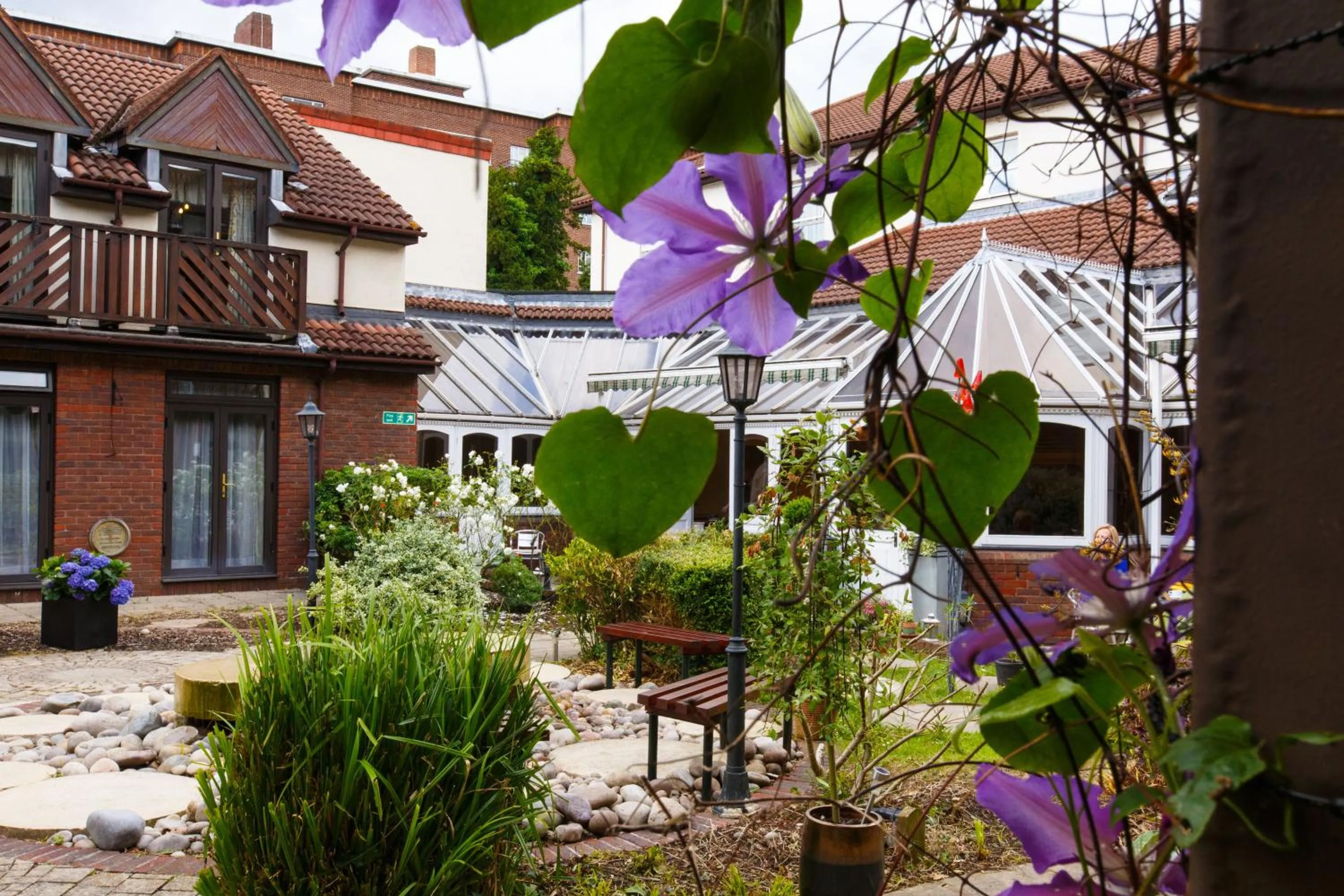 Garden, Property Building in Kingston Lodge Hotel