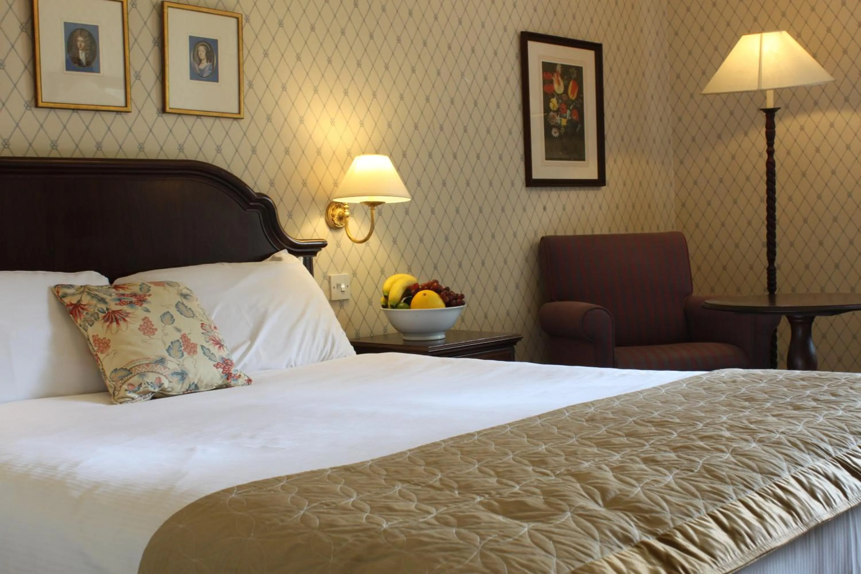 Bed in Kingston Lodge Hotel