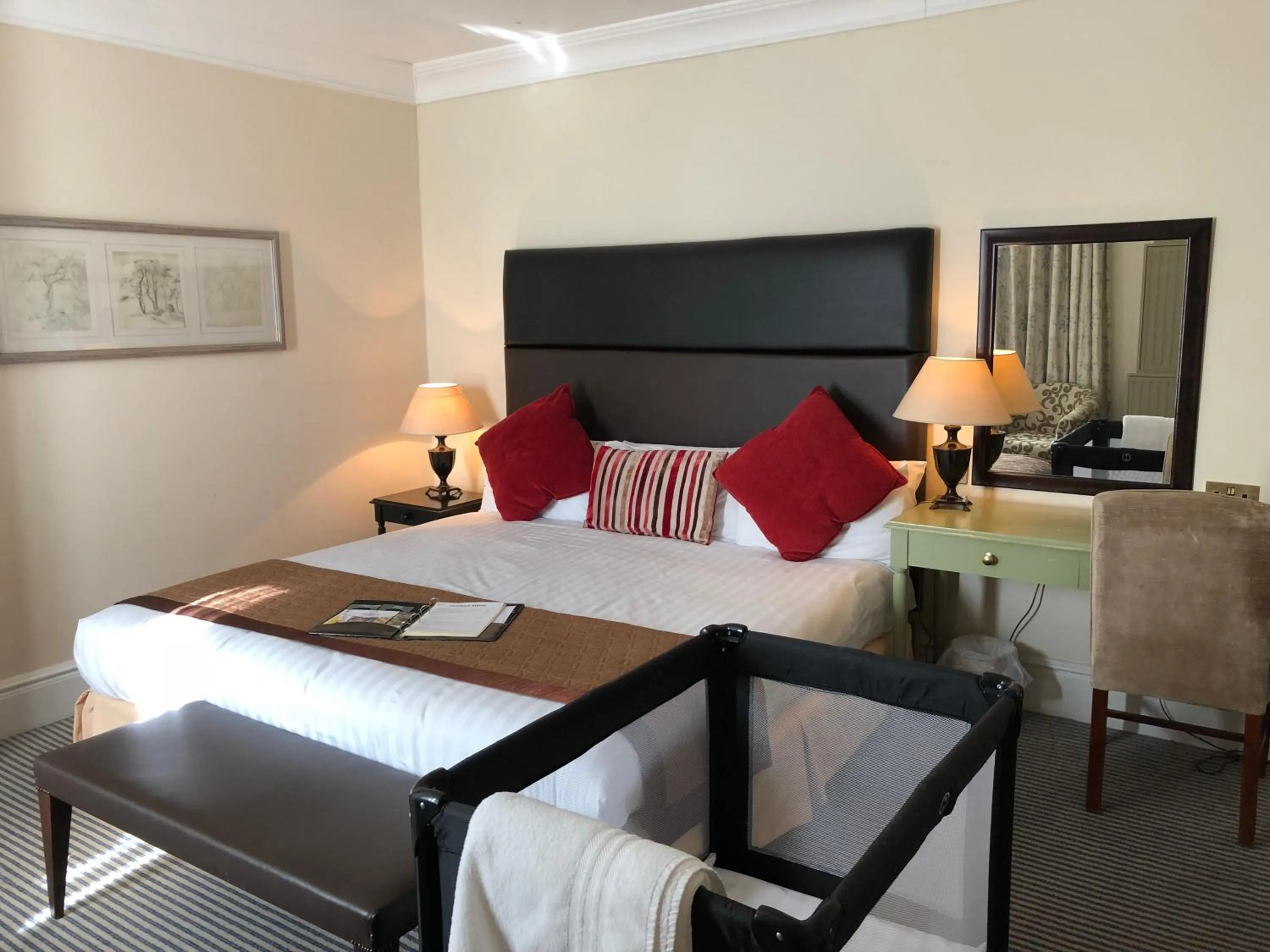 cot in Kingston Lodge Hotel