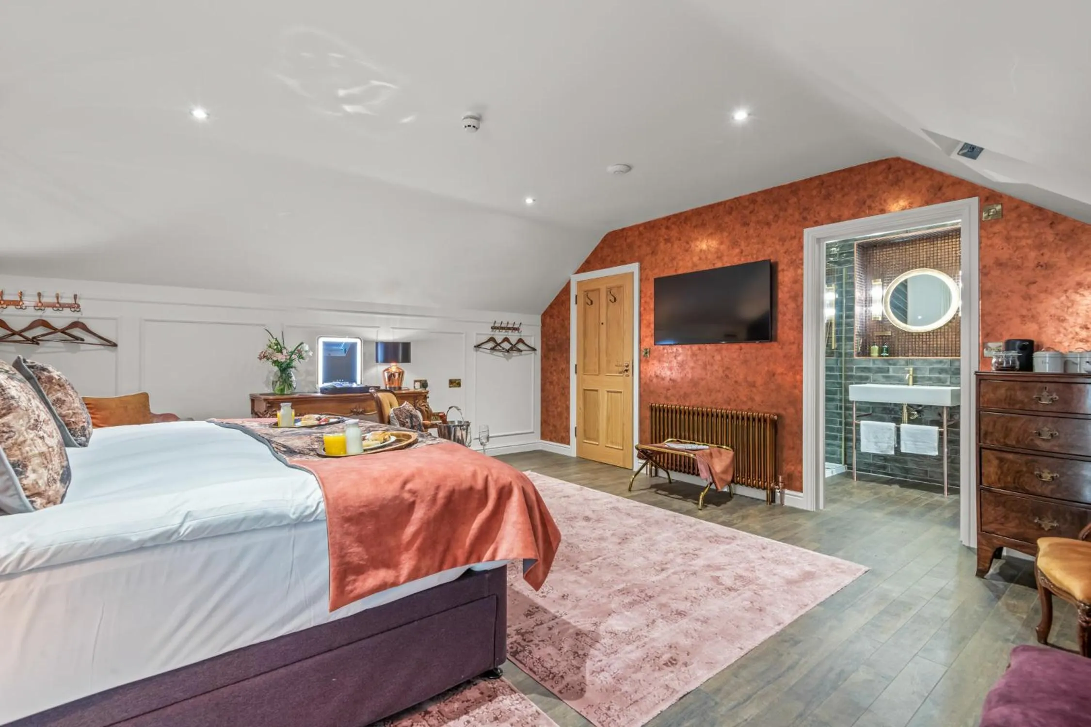 Communal lounge/ TV room, Bed in The Ley Arms