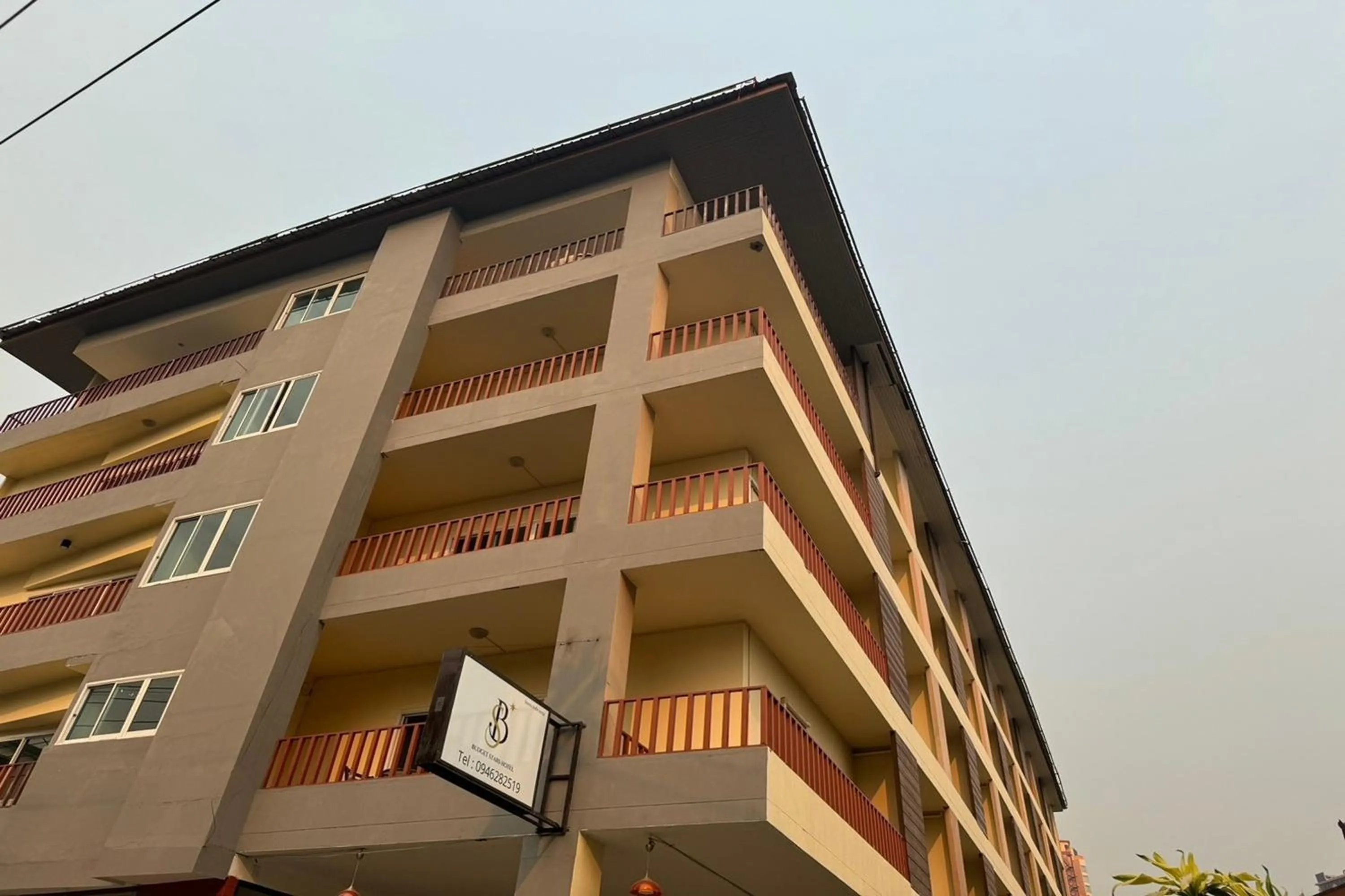 Property building in Budget Stars Hotel Chiang Mai