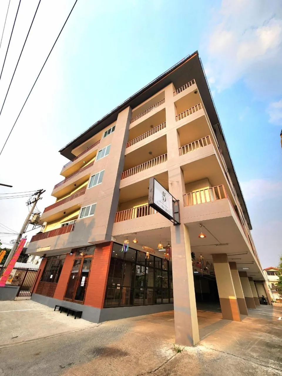 Property building in Budget Stars Hotel Chiang Mai