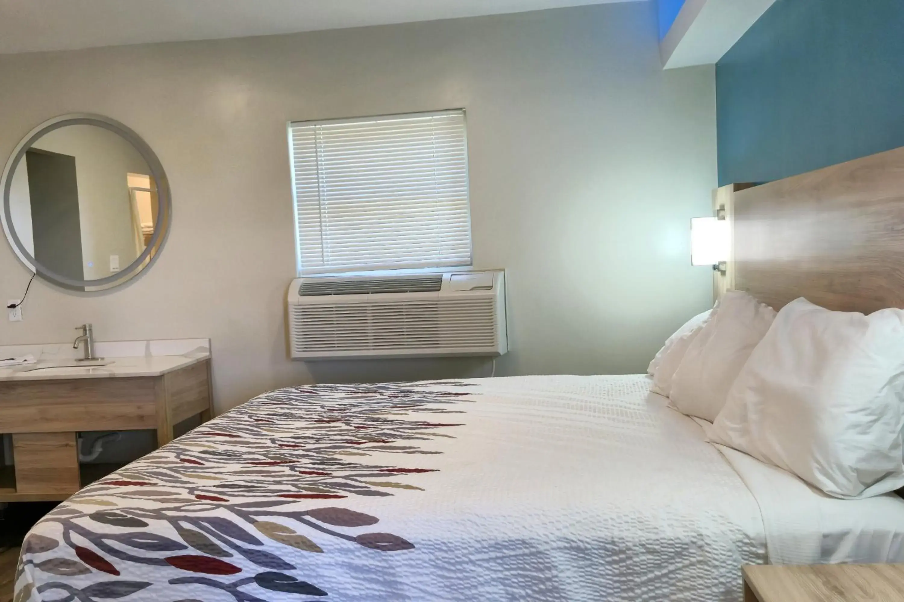 King Bed Non-Smoking in Exclusivo Inn by OYO Grand Prairie, TX King Bed Non-Smoking in Exclusivo Inn by OYO Grand Prairie, TX