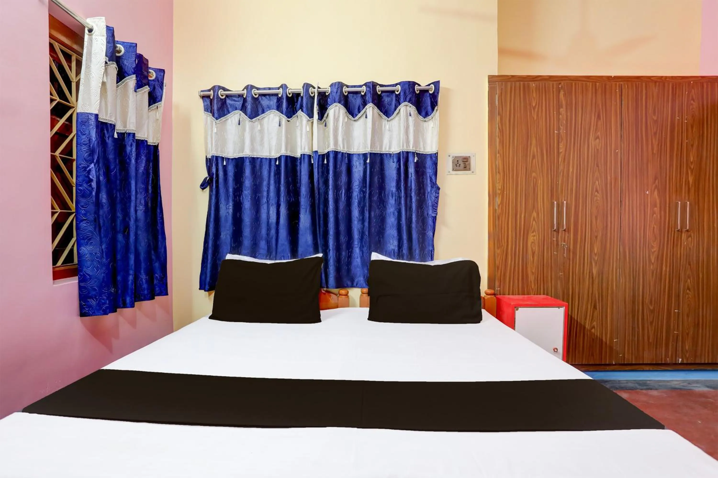 Bedroom, Bed in Super Hotel O A.R. Lodge