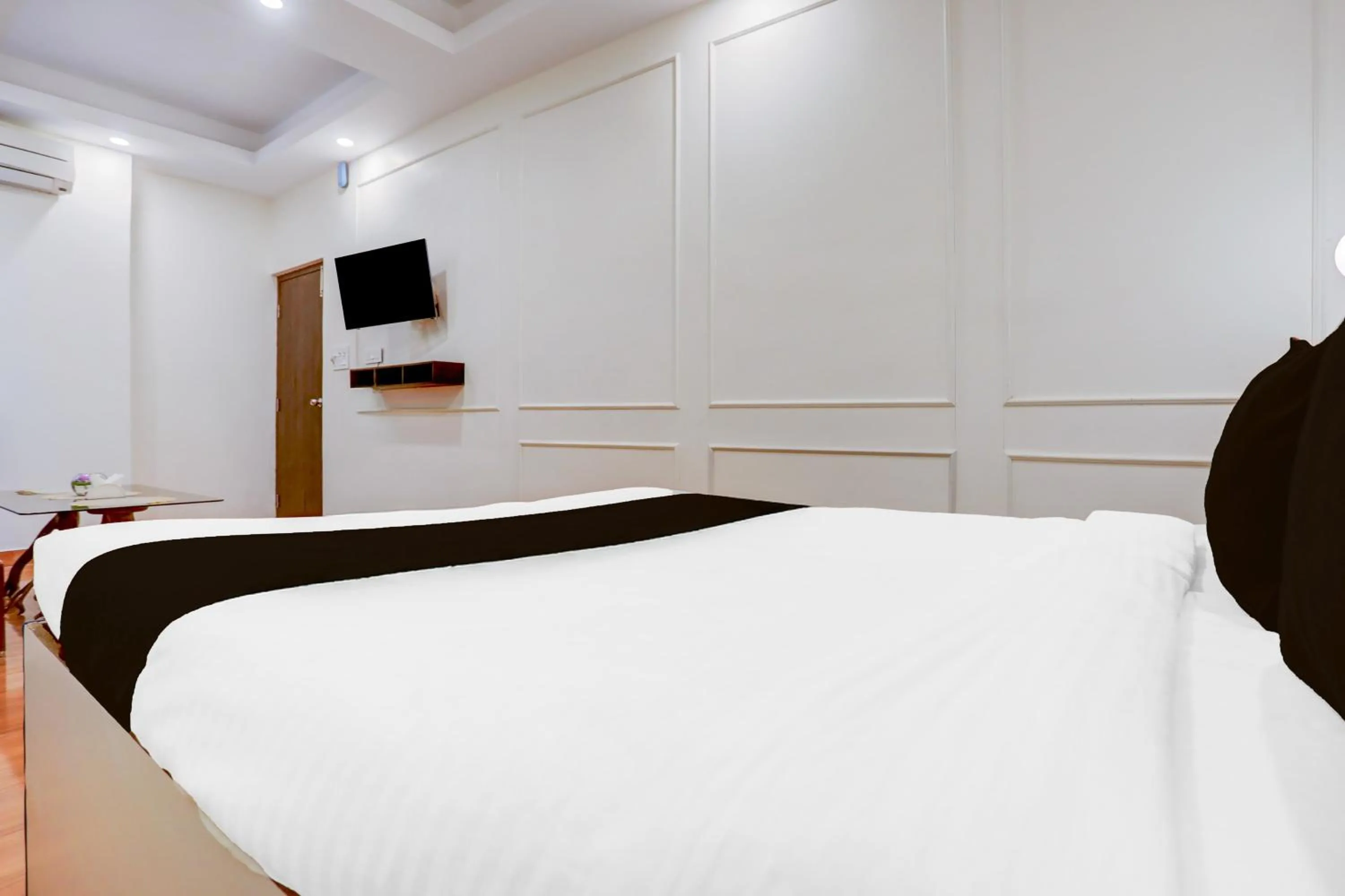 Bedroom, Bed in Super Hotel O Kings Hotel & Banquet