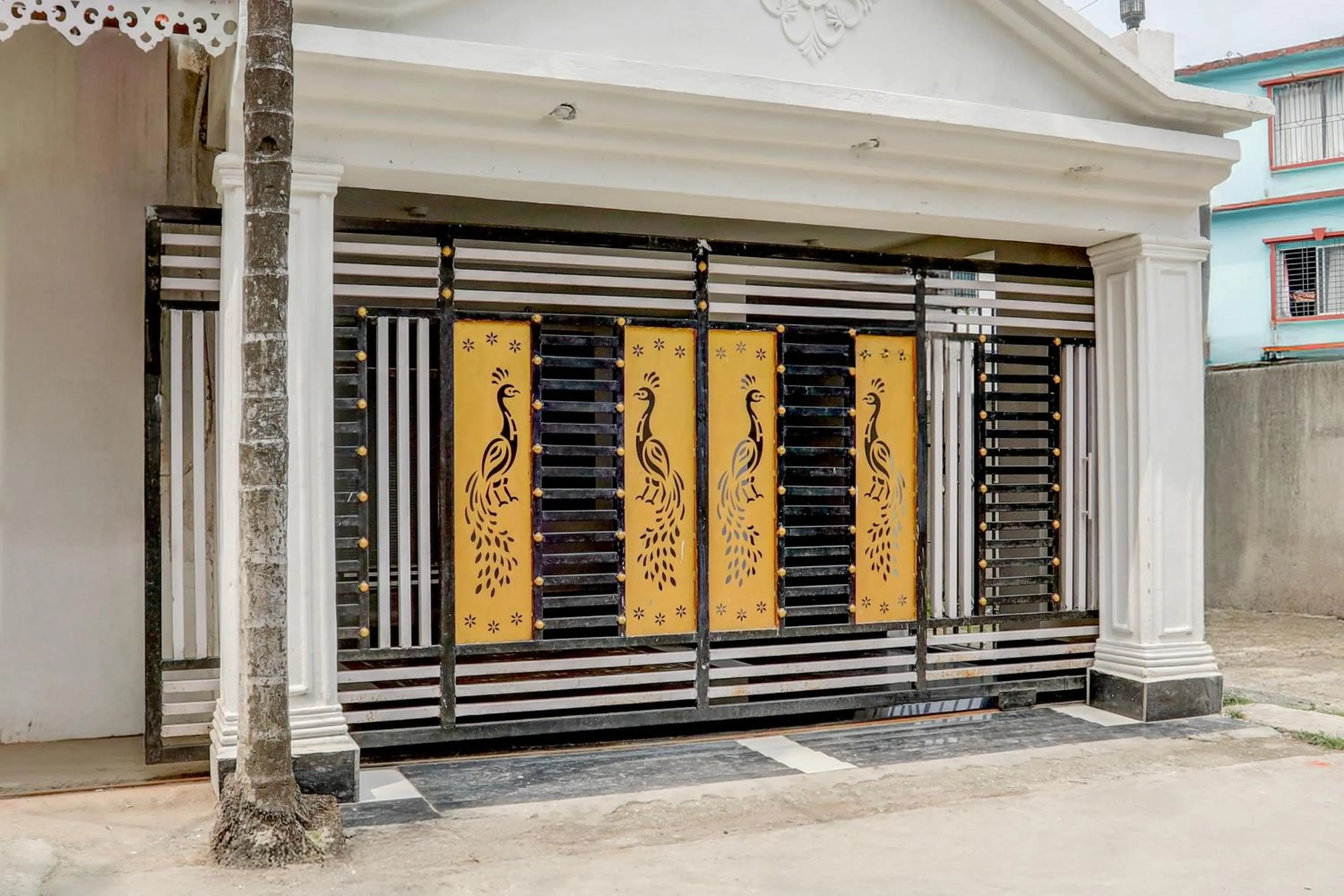 Facade/entrance in Super Hotel O Kings Hotel & Banquet