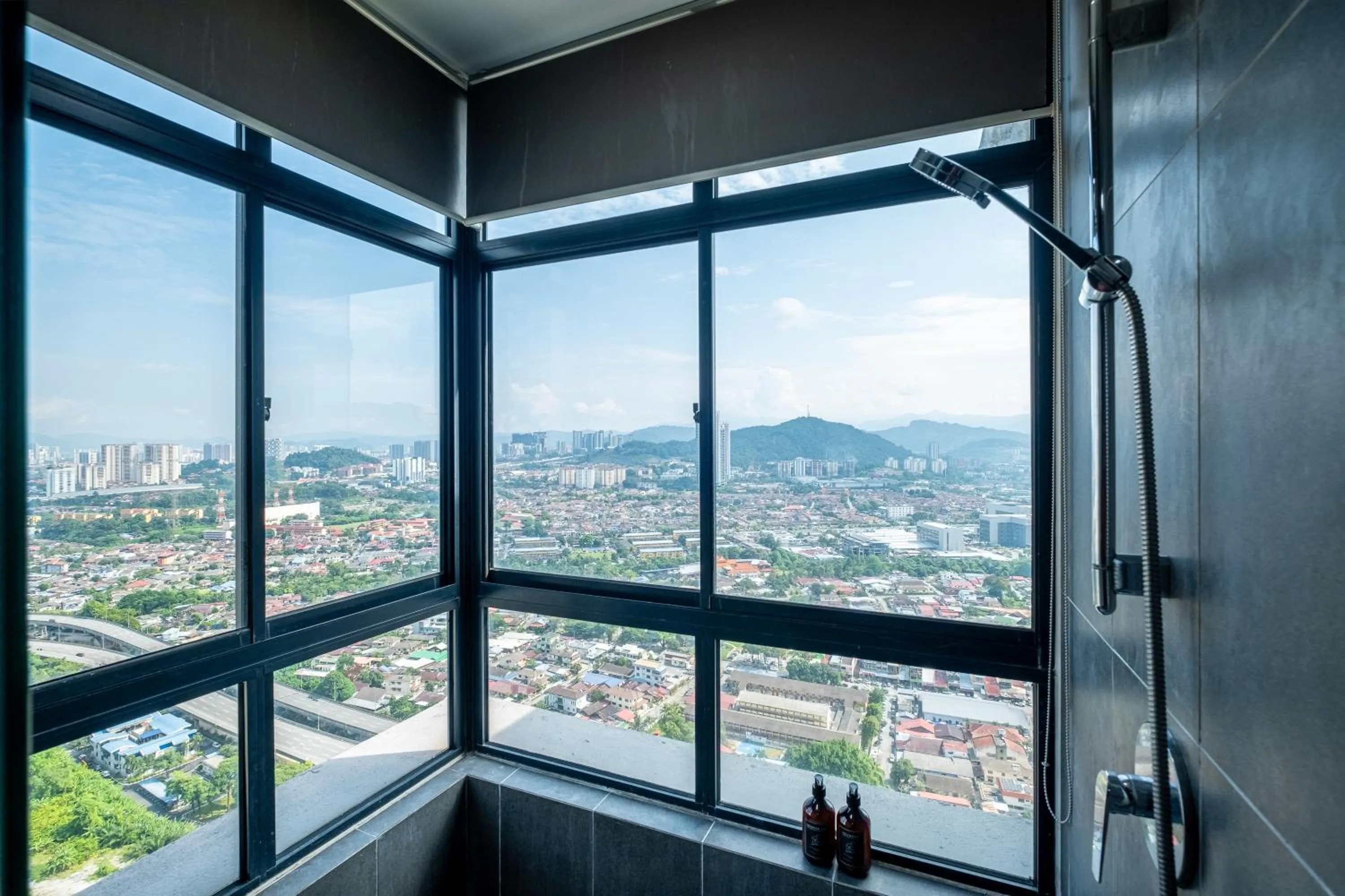 Premium Classy 4Room@Astoria Ampang 12pax 6km KLCC