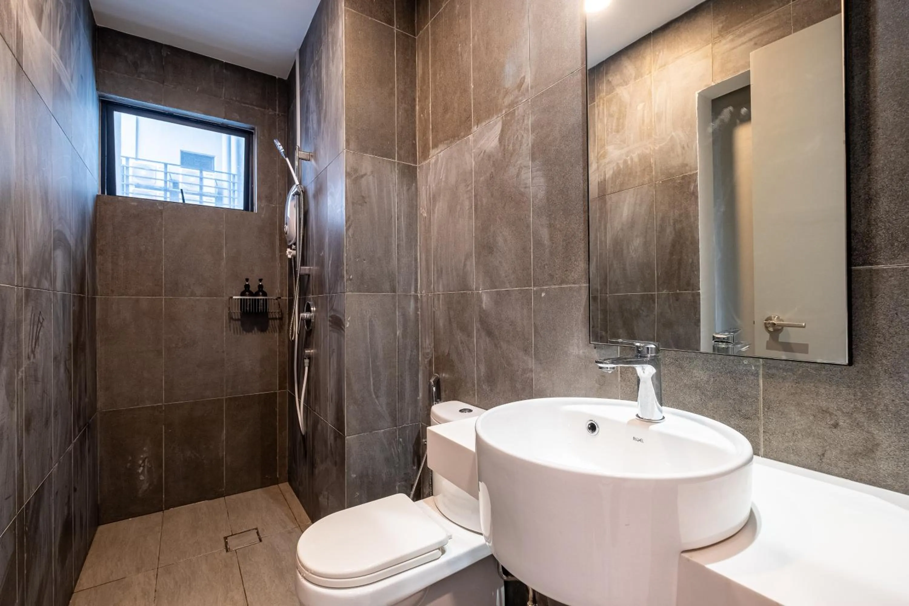 Premium Classy 4Room@Astoria Ampang 12pax 6km KLCC