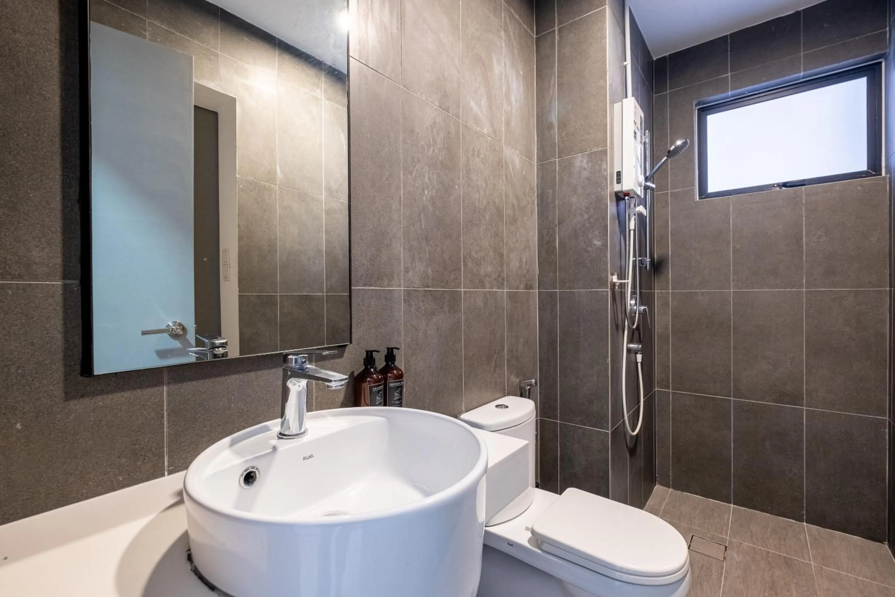 Premium Classy 4Room@Astoria Ampang 12pax 6km KLCC