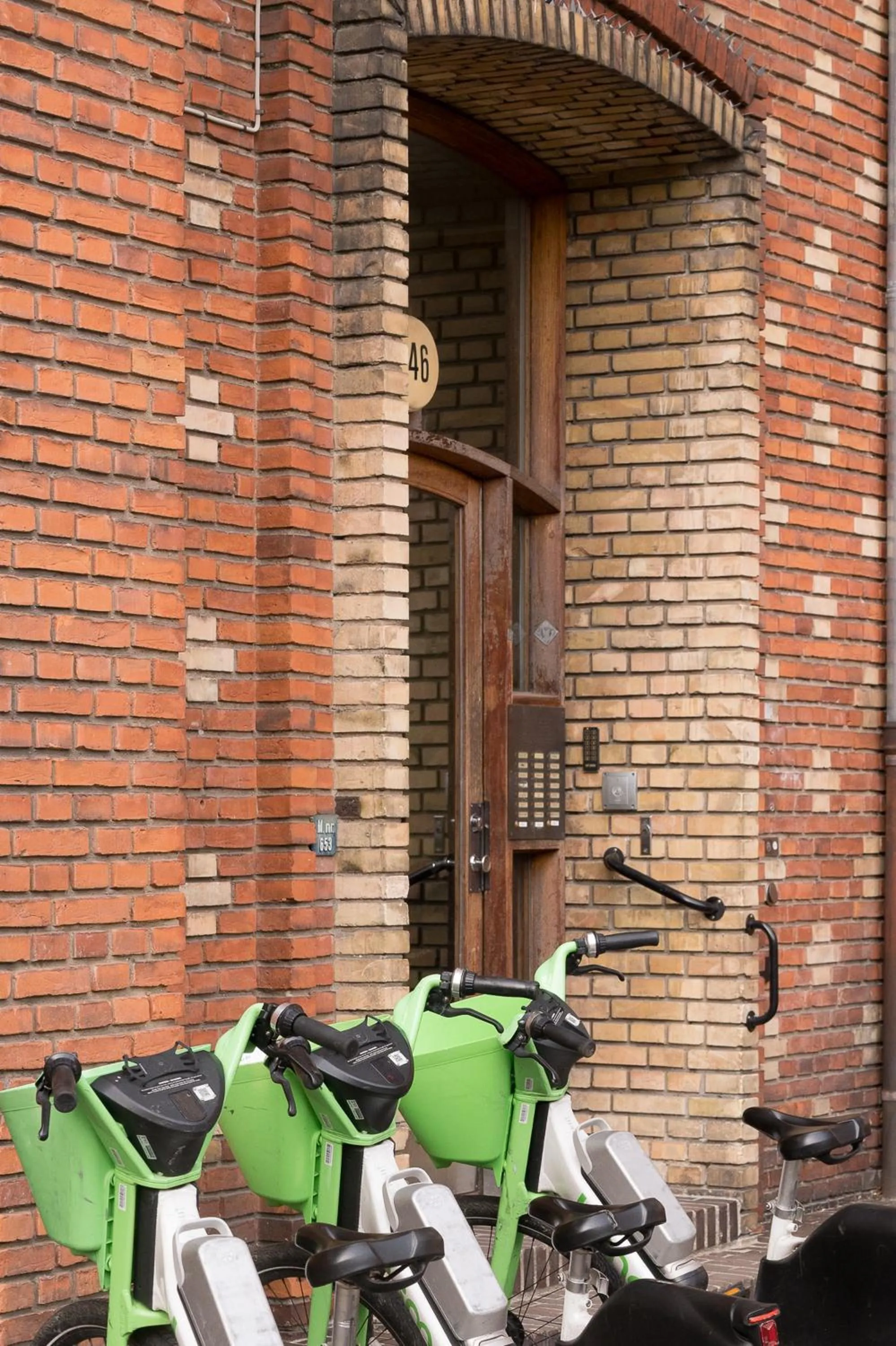 Facade/entrance in Queens Courtyard by Daniel&Jacob's