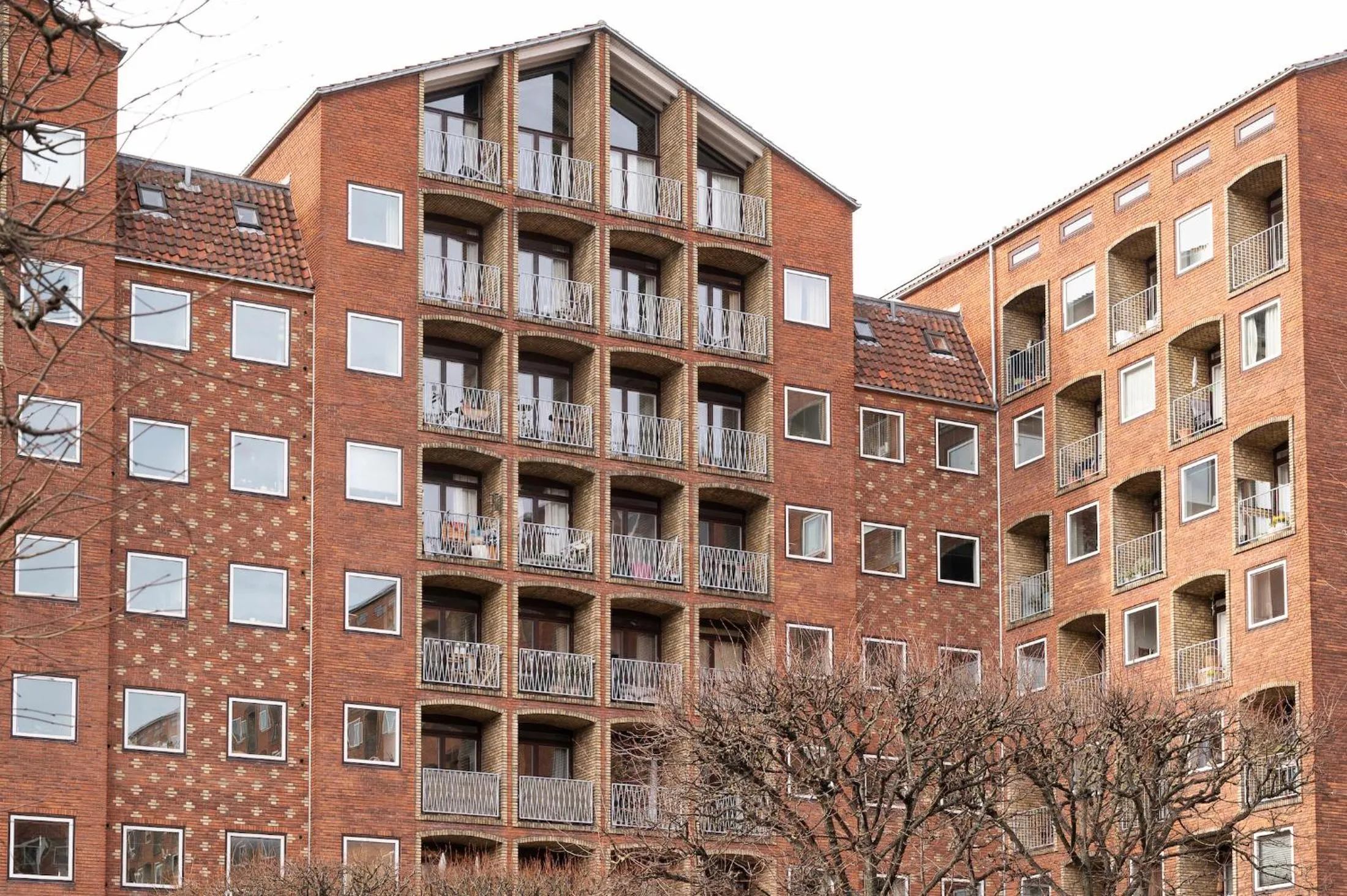 Property building in Queens Courtyard by Daniel&Jacob's