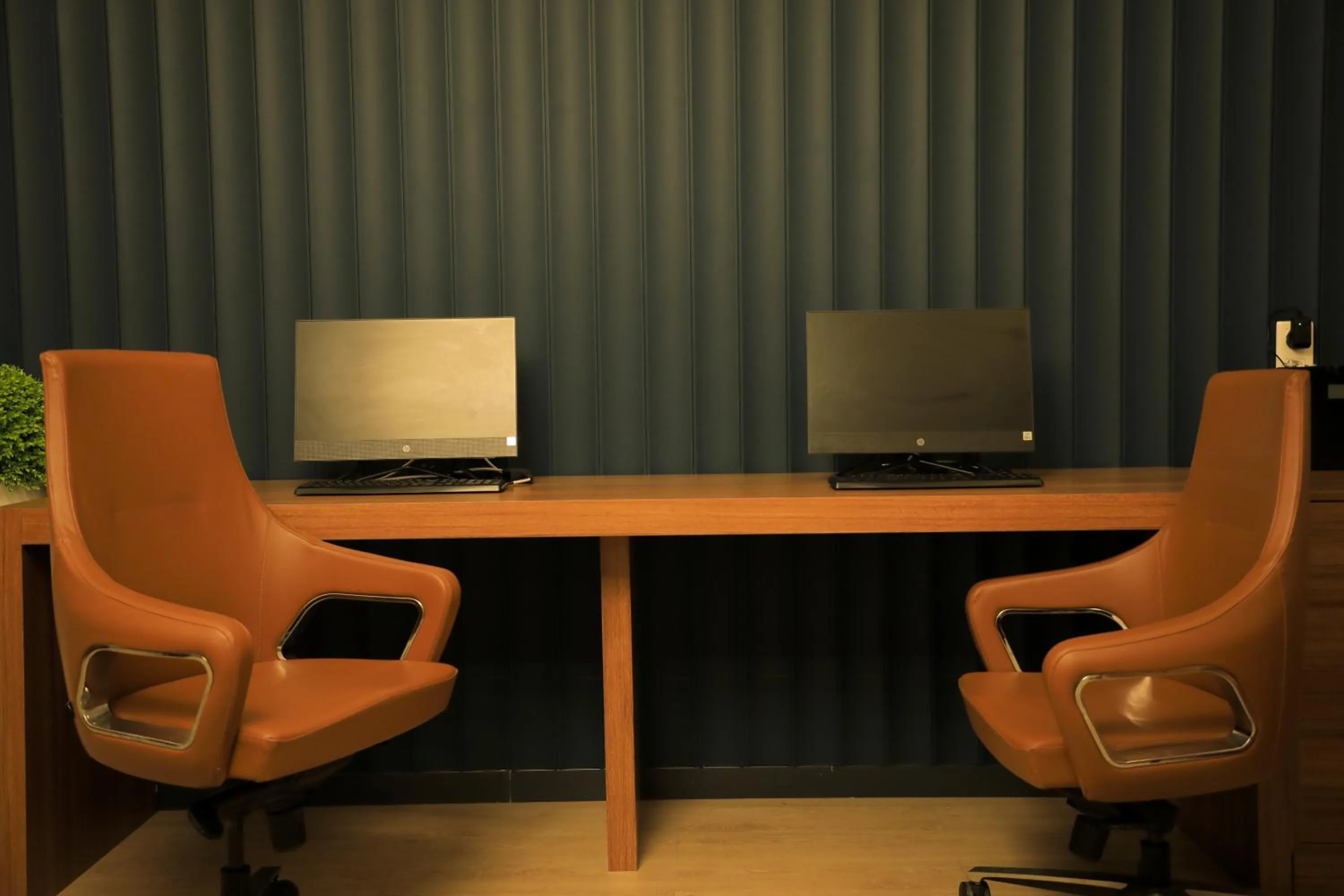 Business facilities in Best Western Premier DJ Hotel