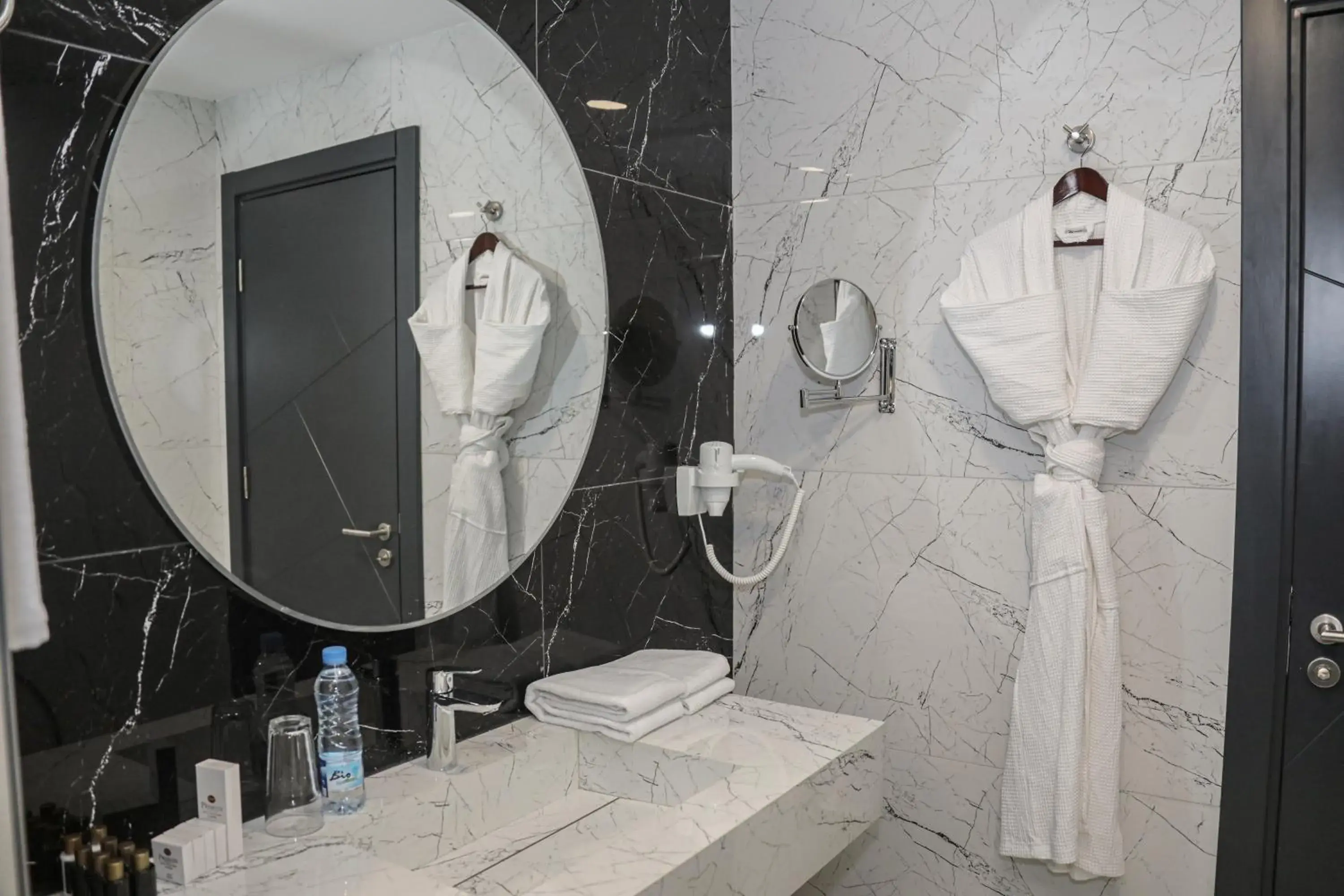 Standard Queen Room - Non-Smoking in Best Western Premier DJ Hotel Standard Queen Room - Non-Smoking in Best Western Premier DJ Hotel