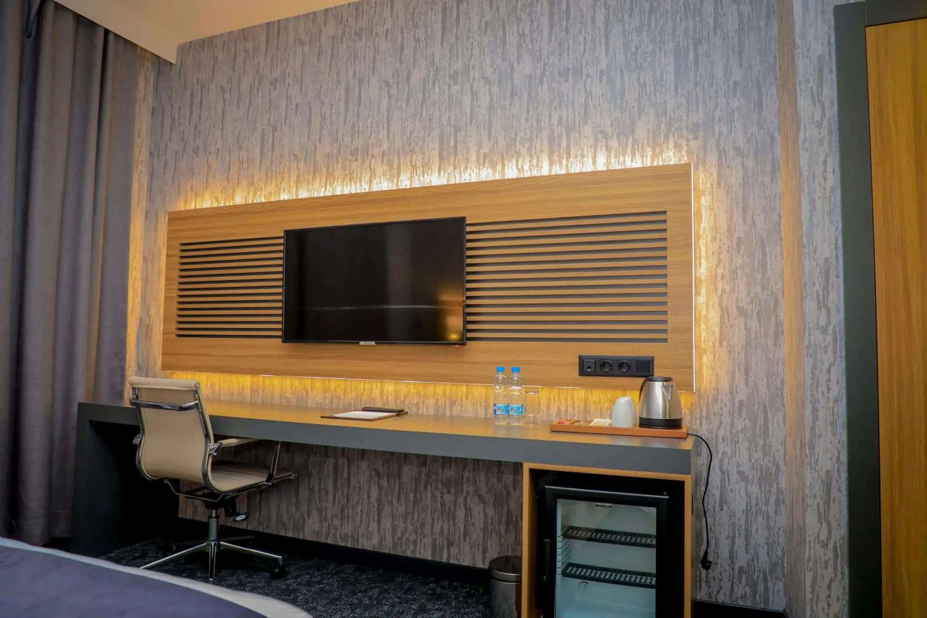 Executive Queen Room with Sea View - Non-Smoking in Best Western Premier DJ Hotel Executive Queen Room with Sea View - Non-Smoking in Best Western Premier DJ Hotel