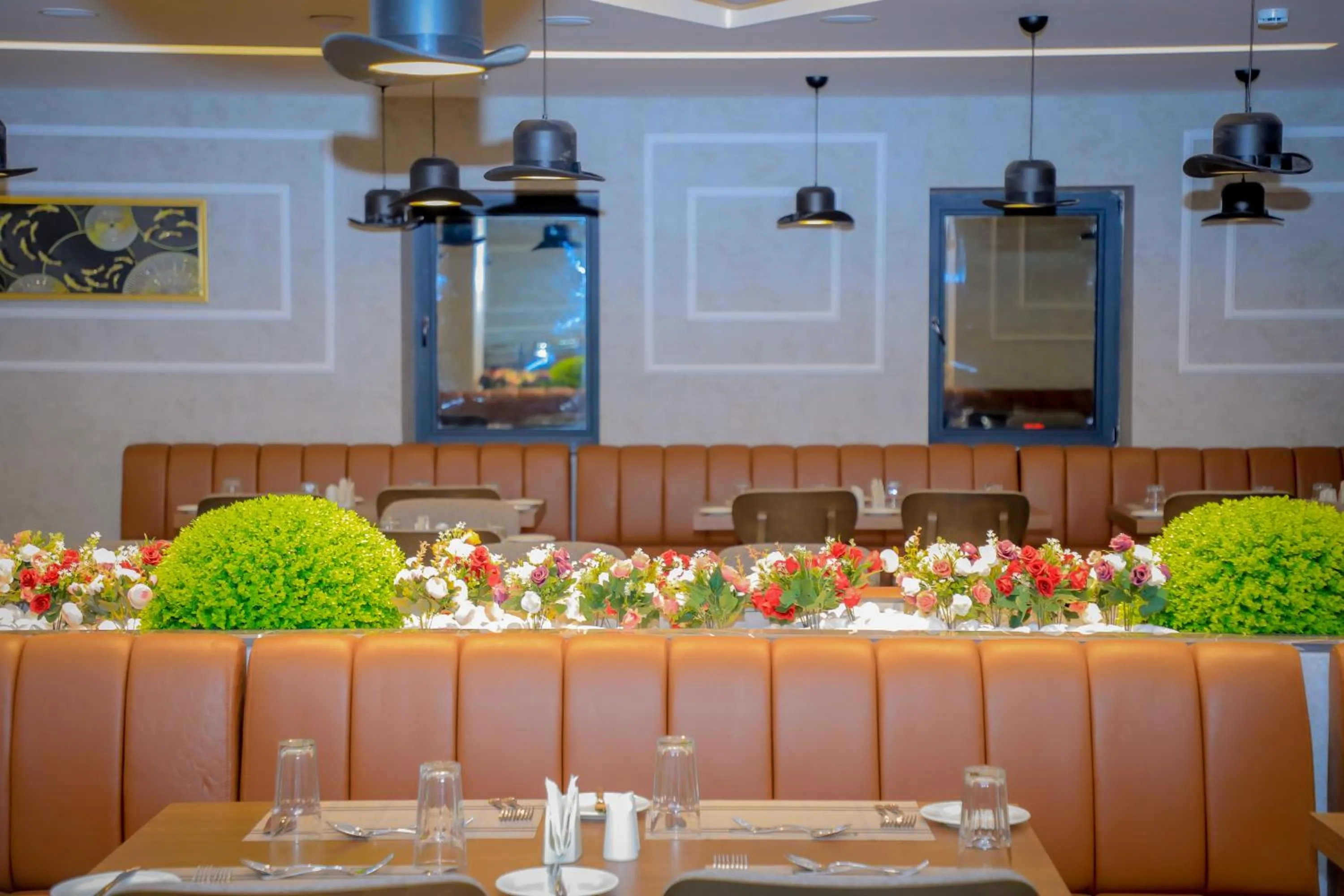 Restaurant/places to eat in Best Western Premier DJ Hotel