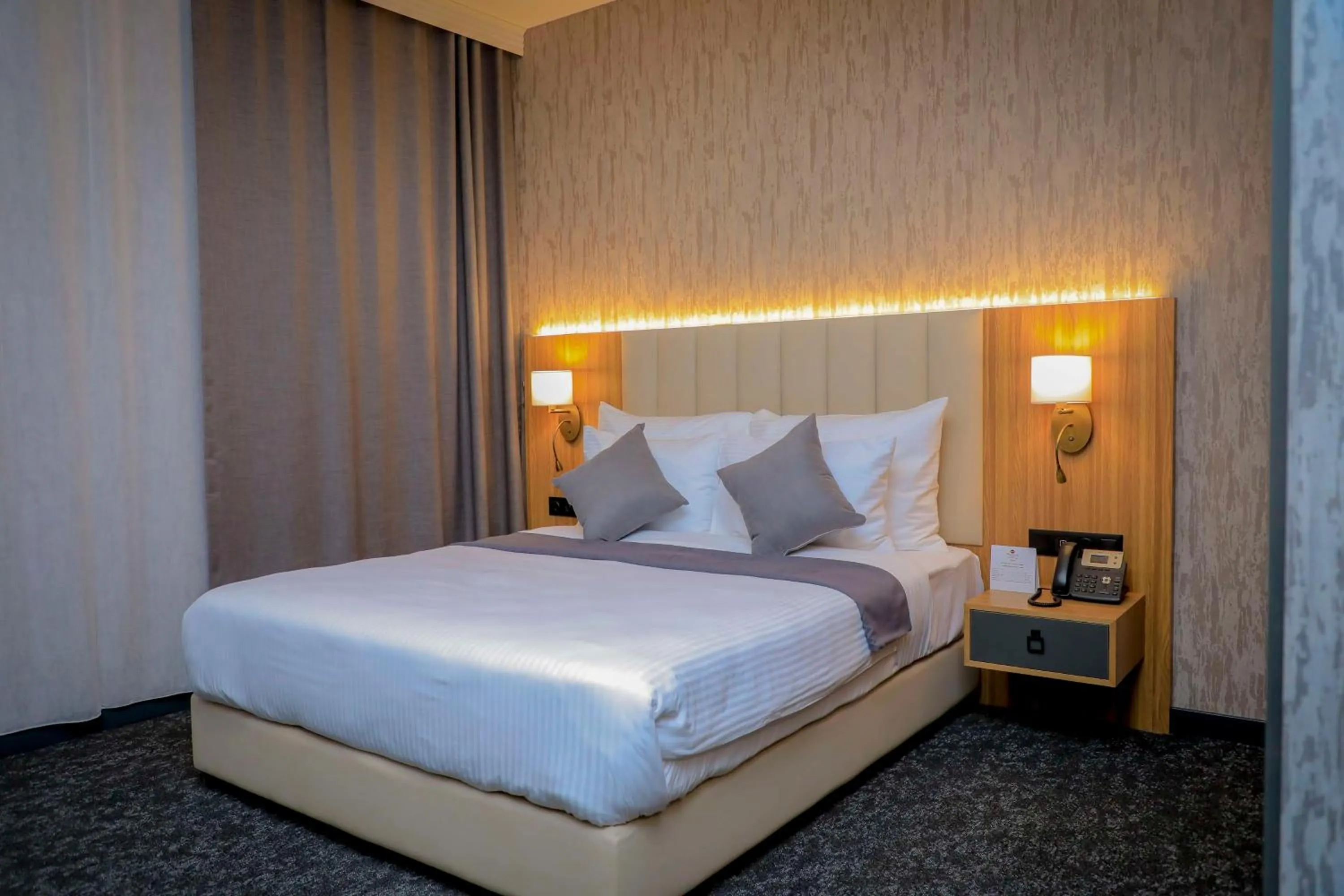 Bedroom, Bed in Best Western Premier DJ Hotel