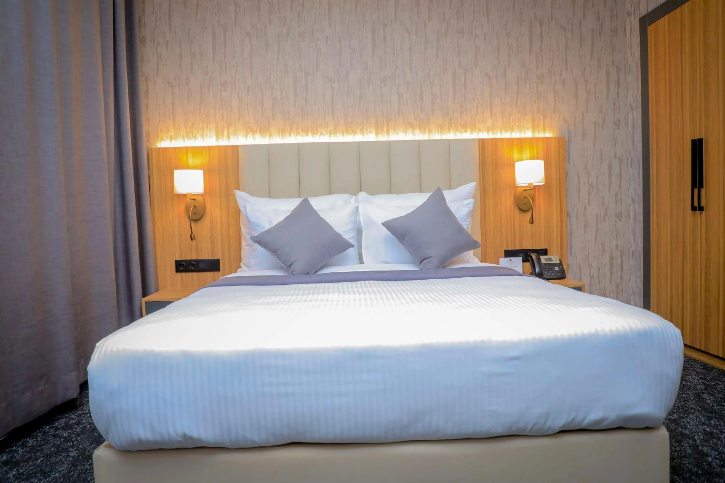 Bedroom, Bed in Best Western Premier DJ Hotel