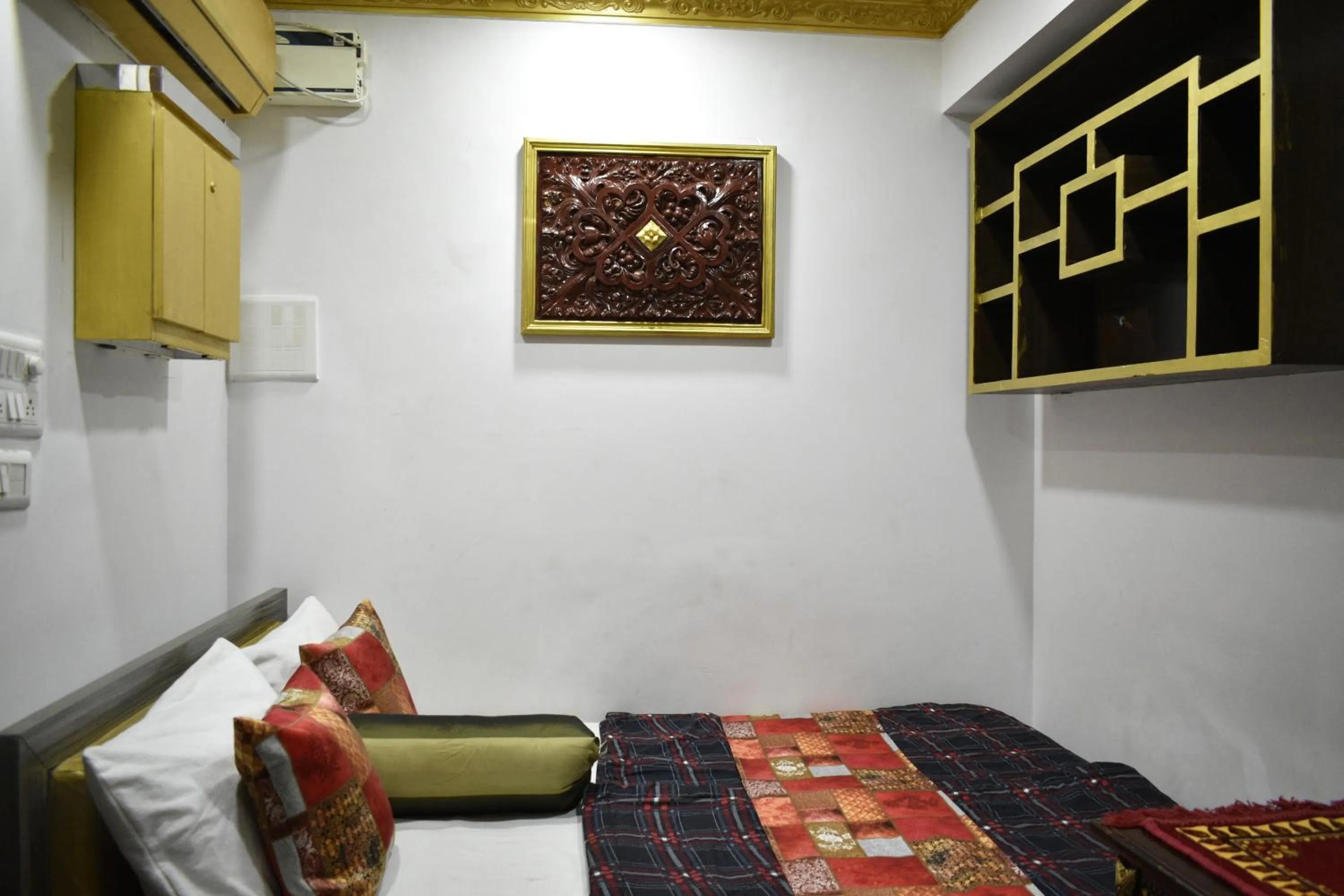 Bedroom, Bed in Ya Inn Rooms & Suites