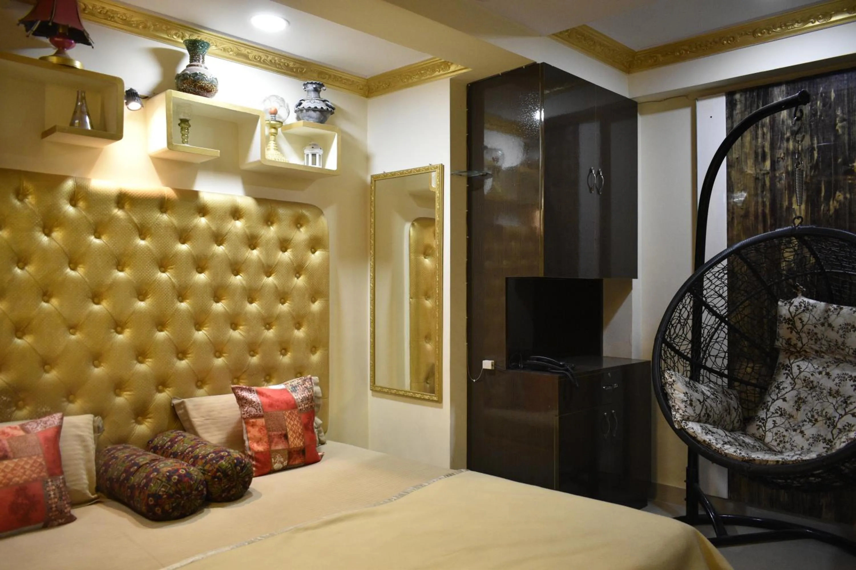 Bedroom, Bed in Ya Inn Rooms & Suites