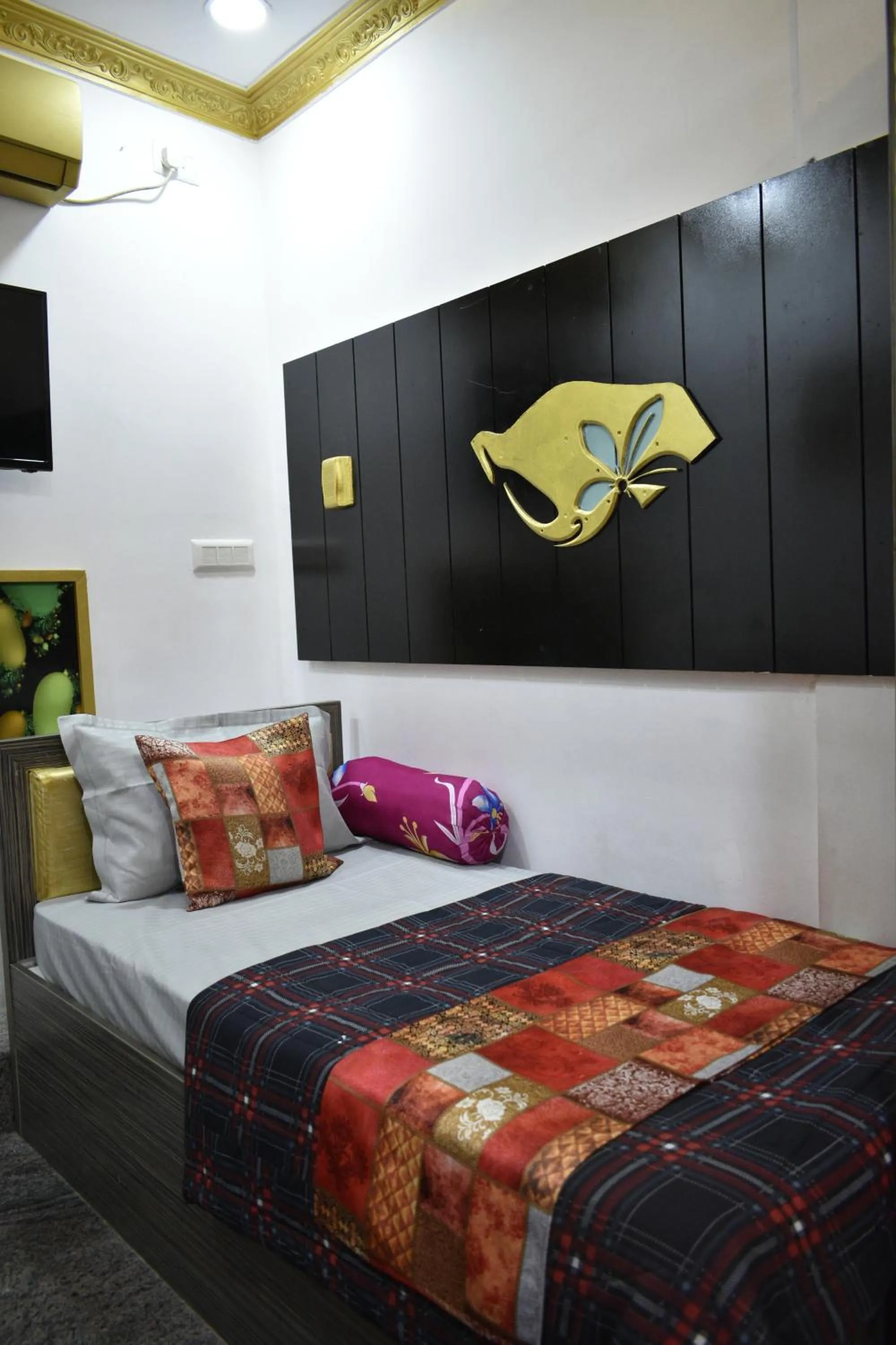 Bedroom, Bed in Ya Inn Rooms & Suites