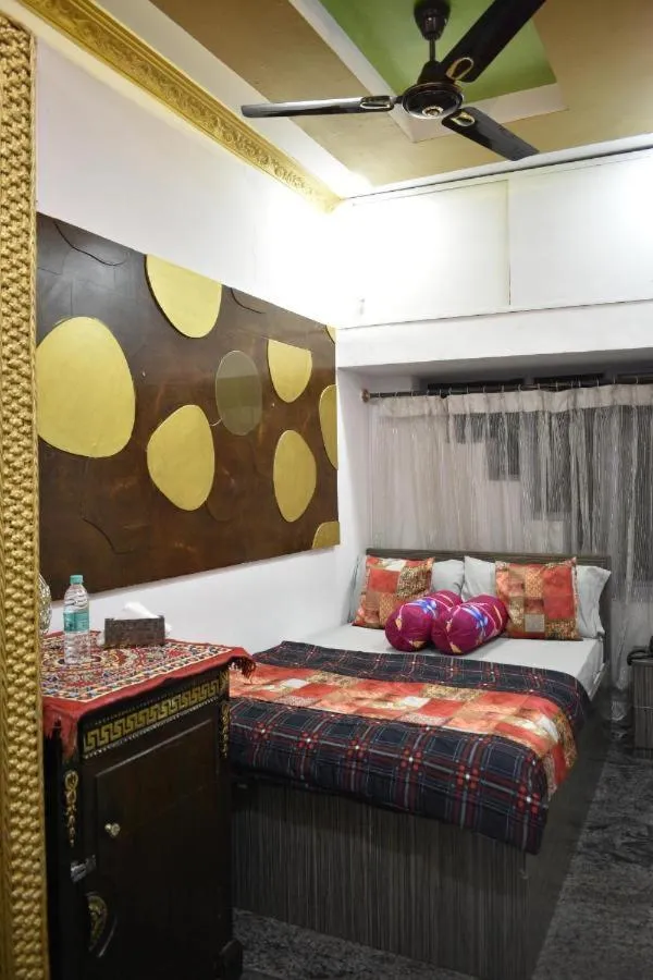 Bed in Ya Inn Rooms & Suites