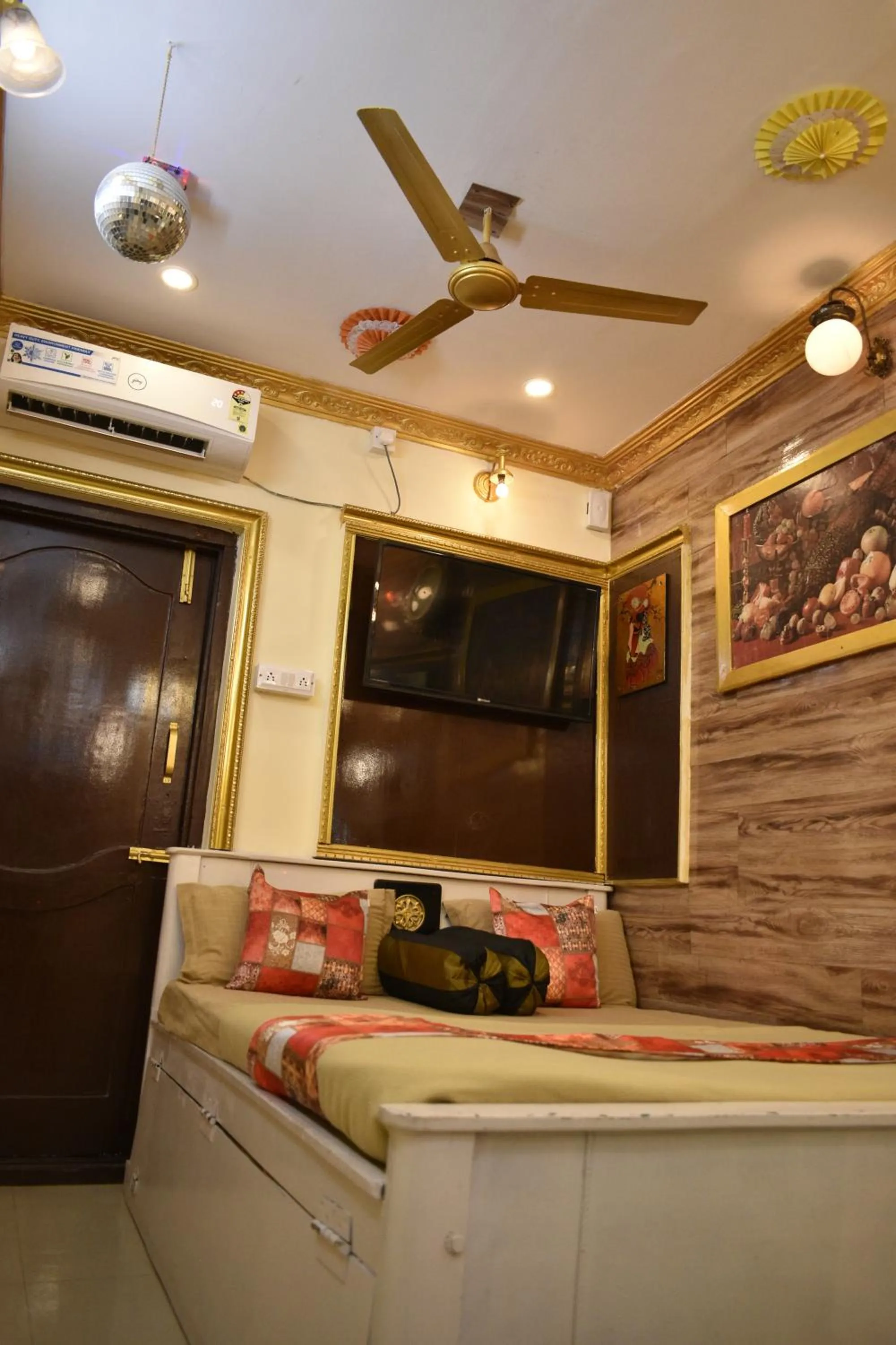 air conditioner in Ya Inn Rooms & Suites