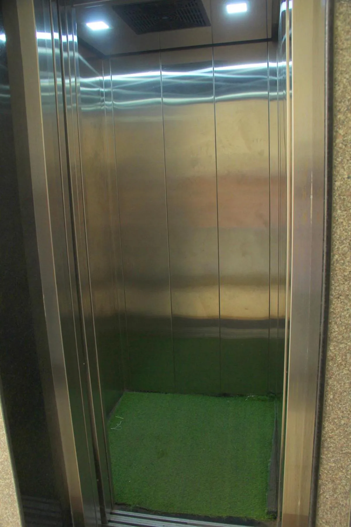 elevator in Hotel Ambai Executive