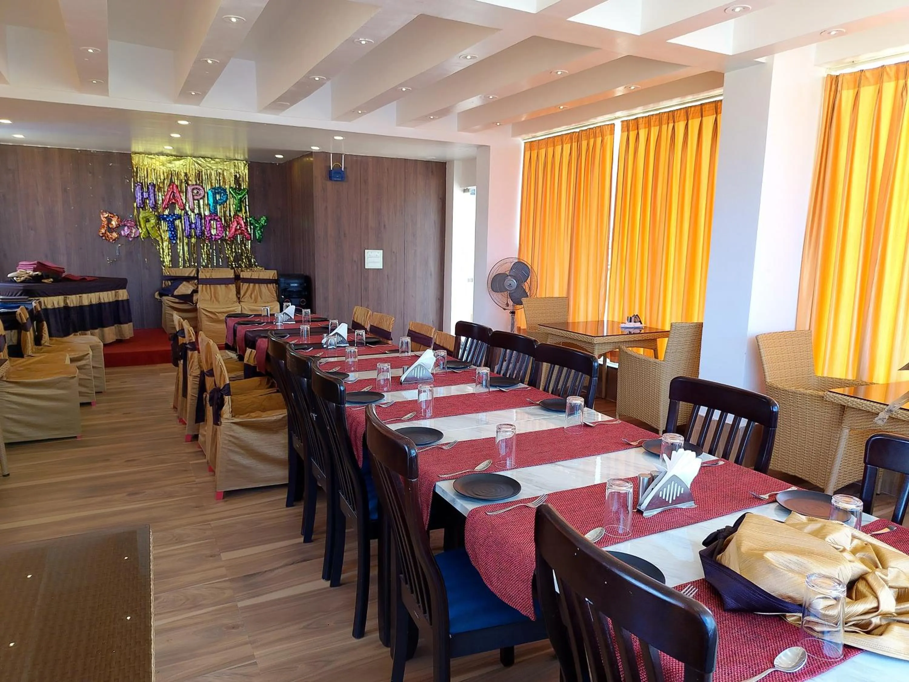 Restaurant/places to eat in N B Sonar Bangla Hotel