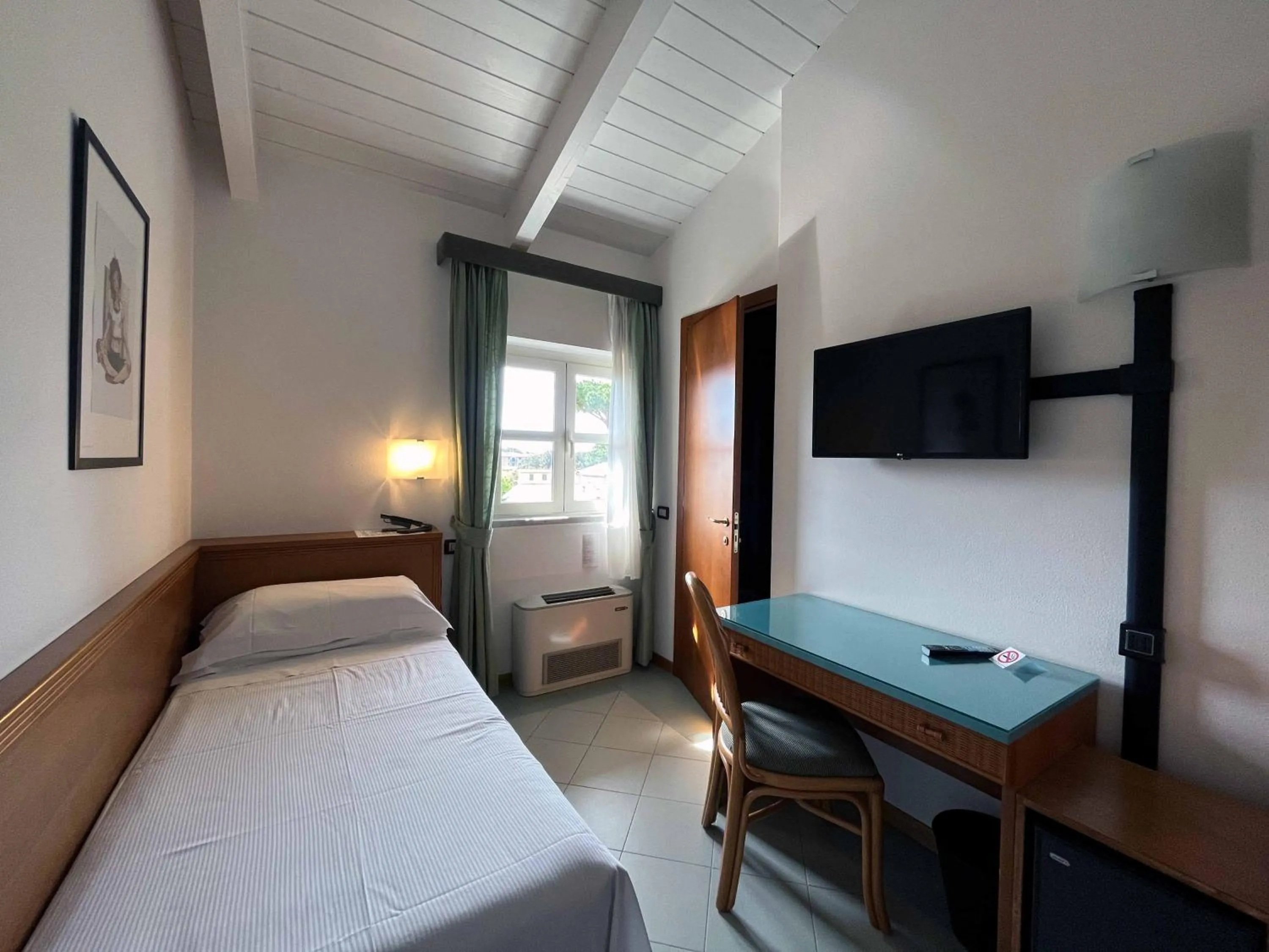 Photo of the whole room, Bed in Hotel Regina