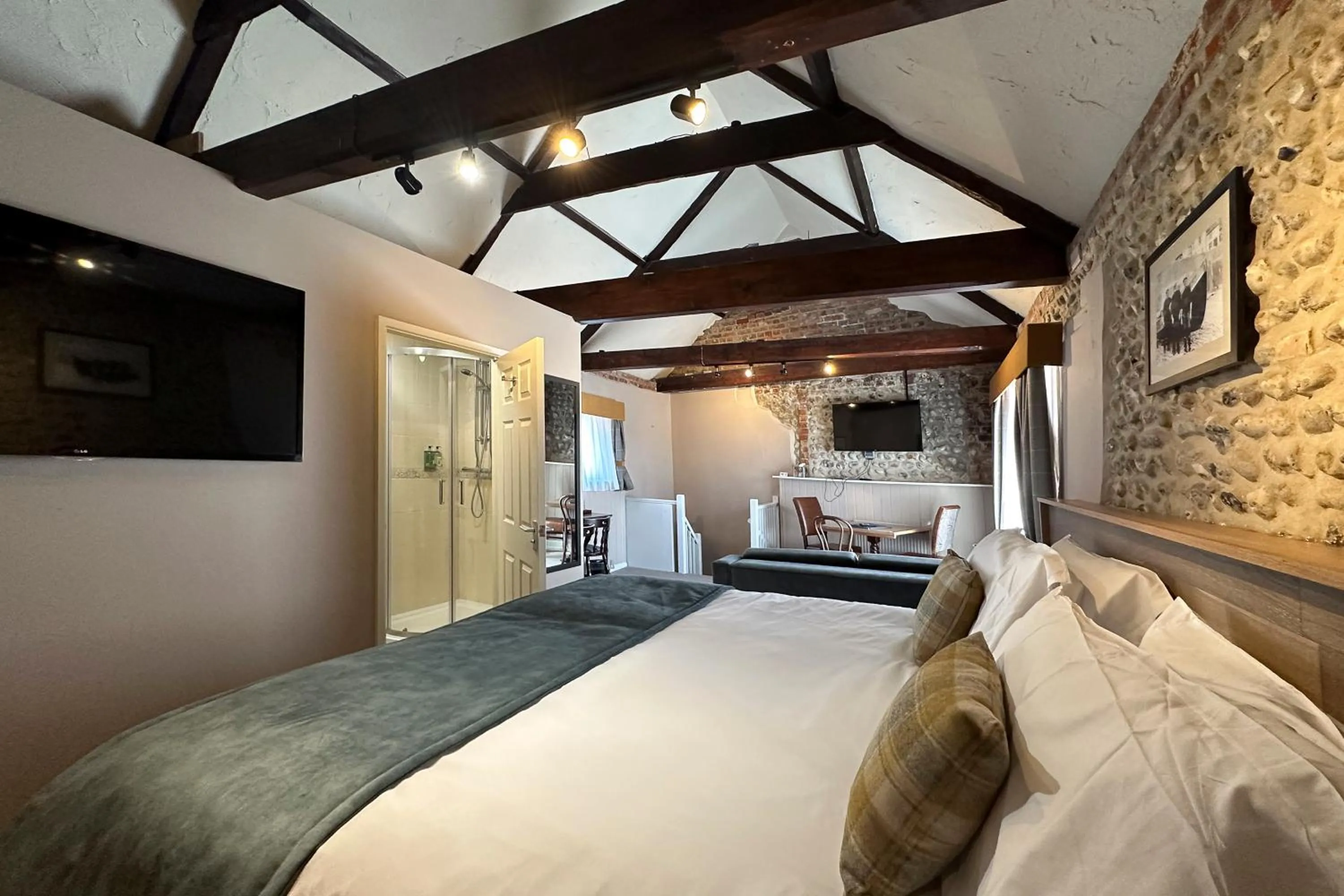 Bedroom, Bed in The Lobster