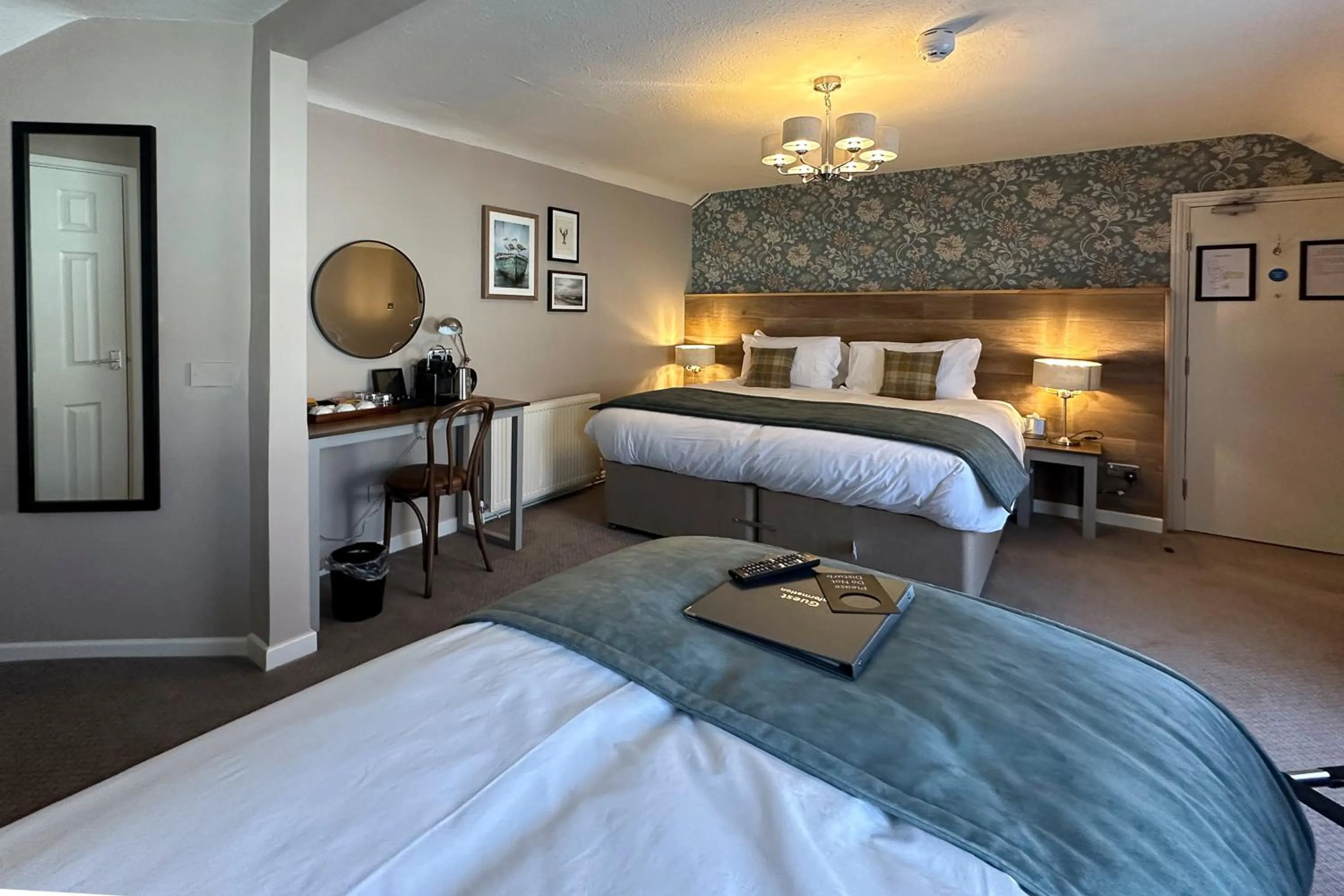 Bedroom, Bed in The Lobster