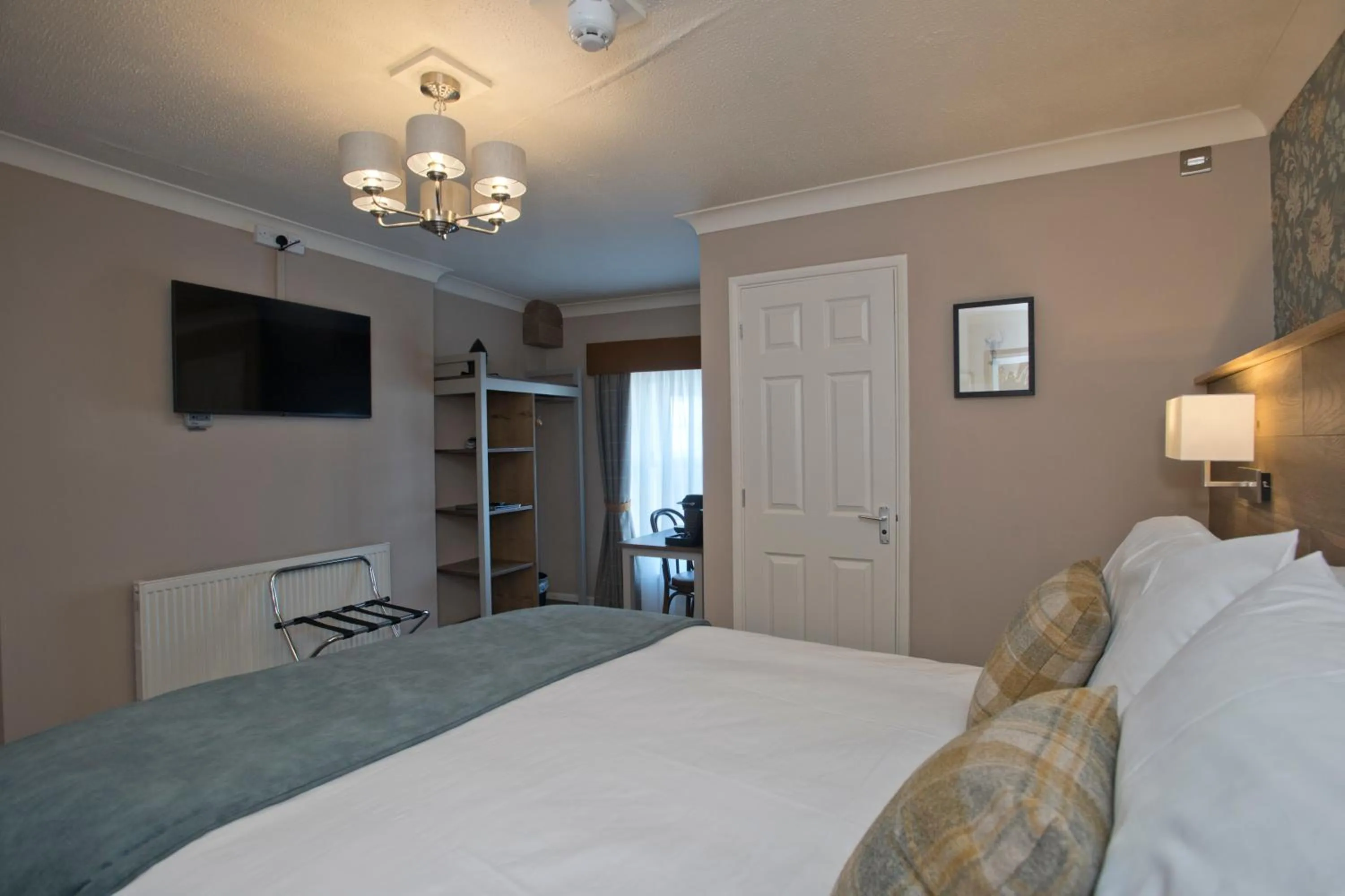 Bedroom, Bed in The Lobster