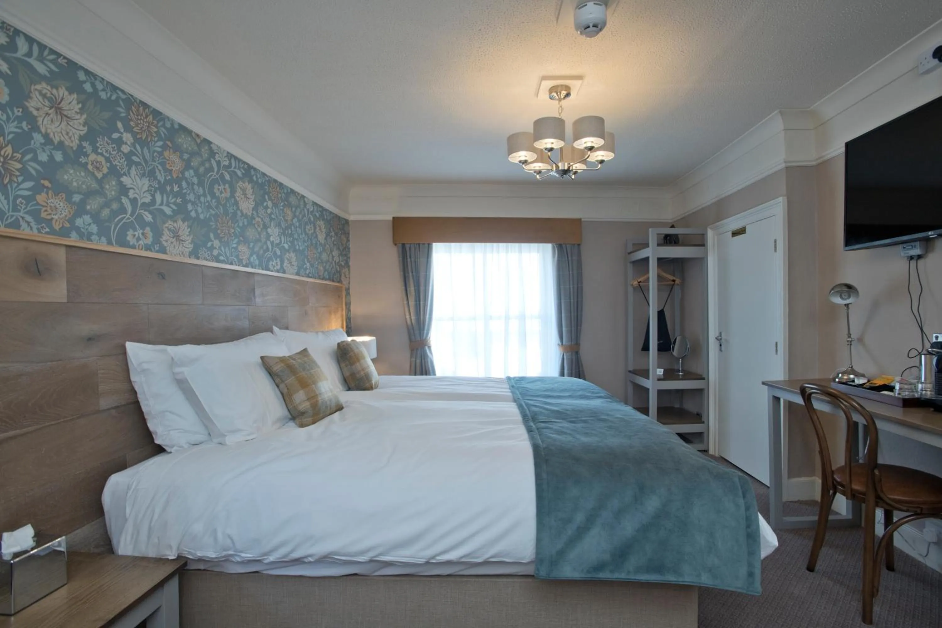 Bedroom, Bed in The Lobster