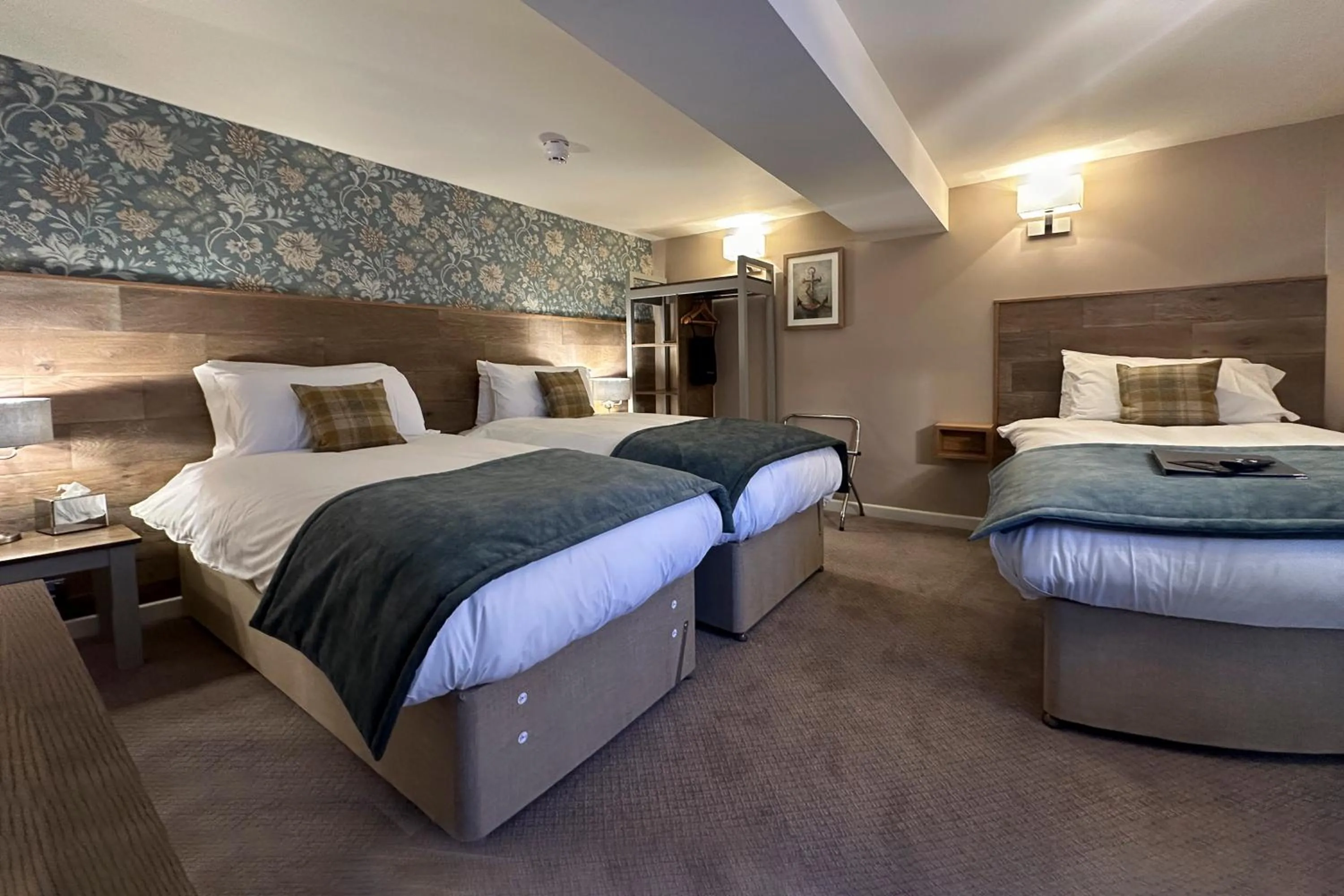 Bedroom, Bed in The Lobster