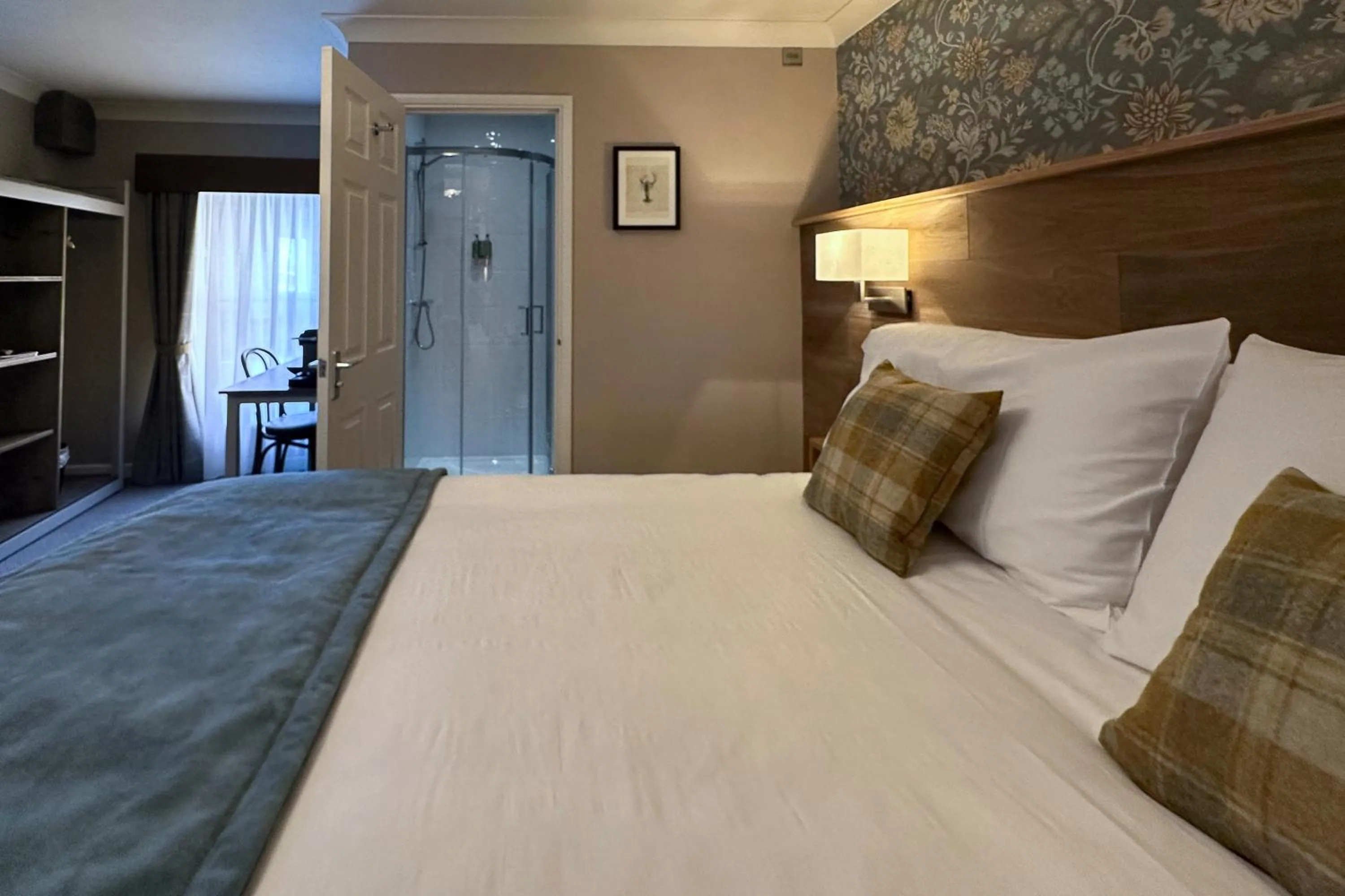 Bedroom, Bed in The Lobster