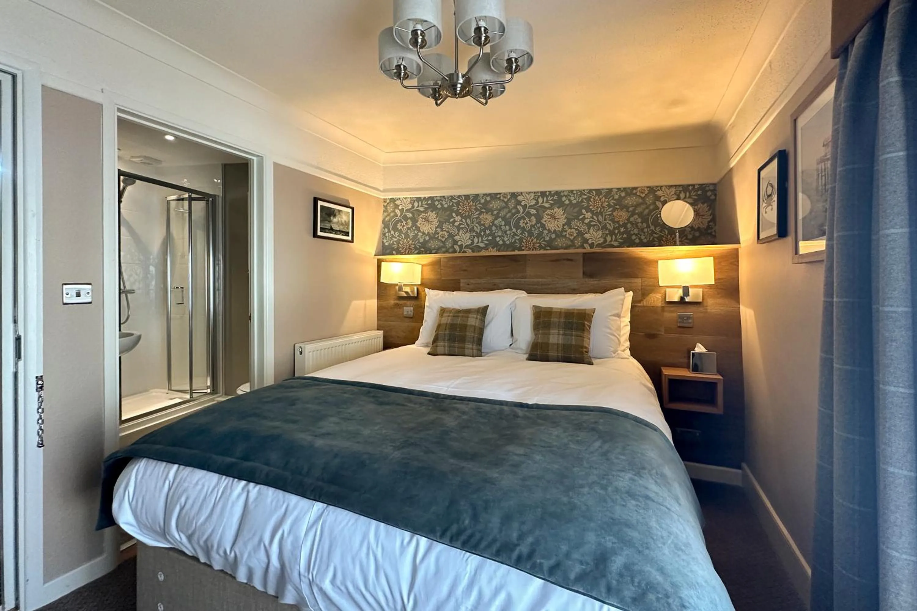 Bedroom, Bed in The Lobster