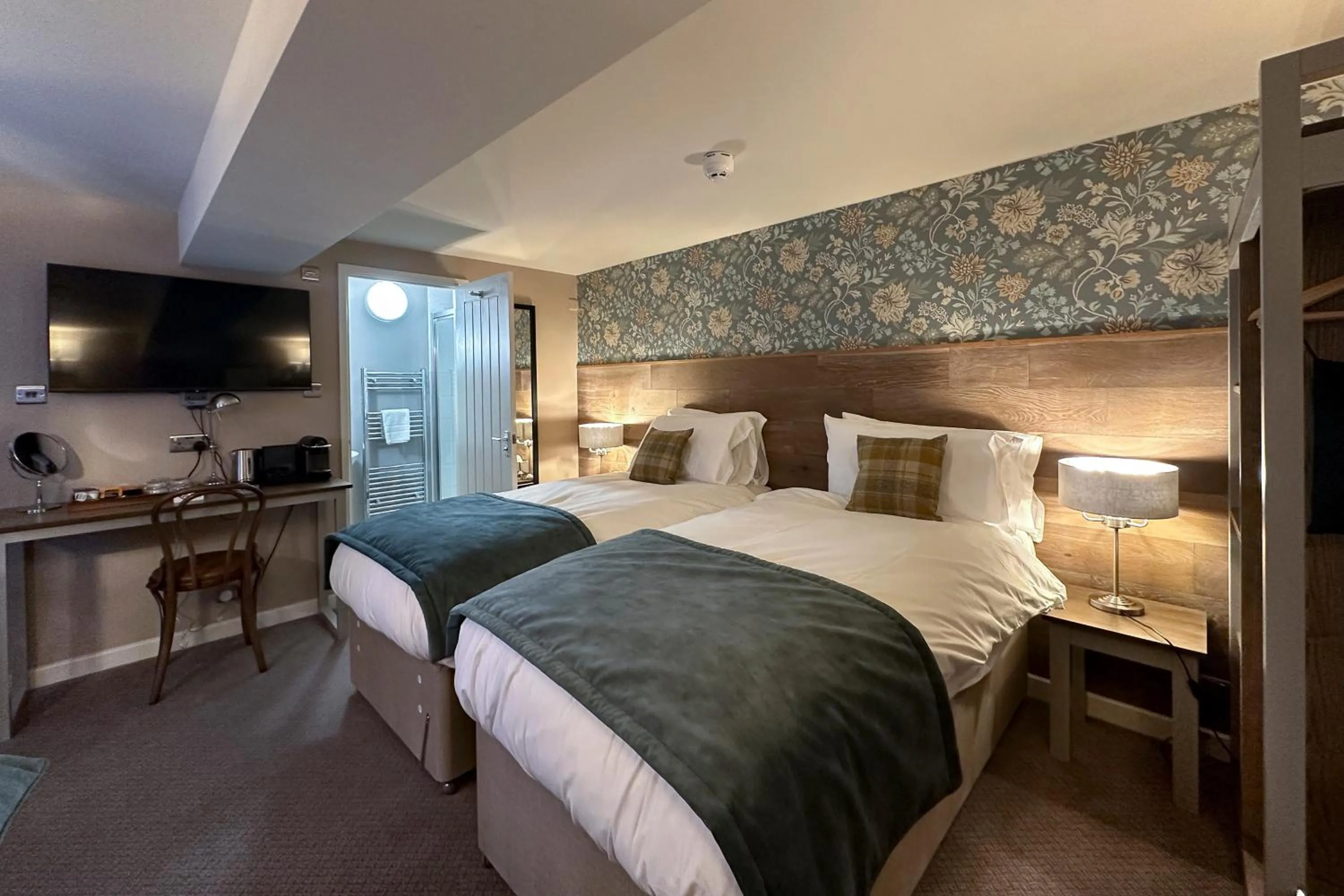 Bedroom, Bed in The Lobster