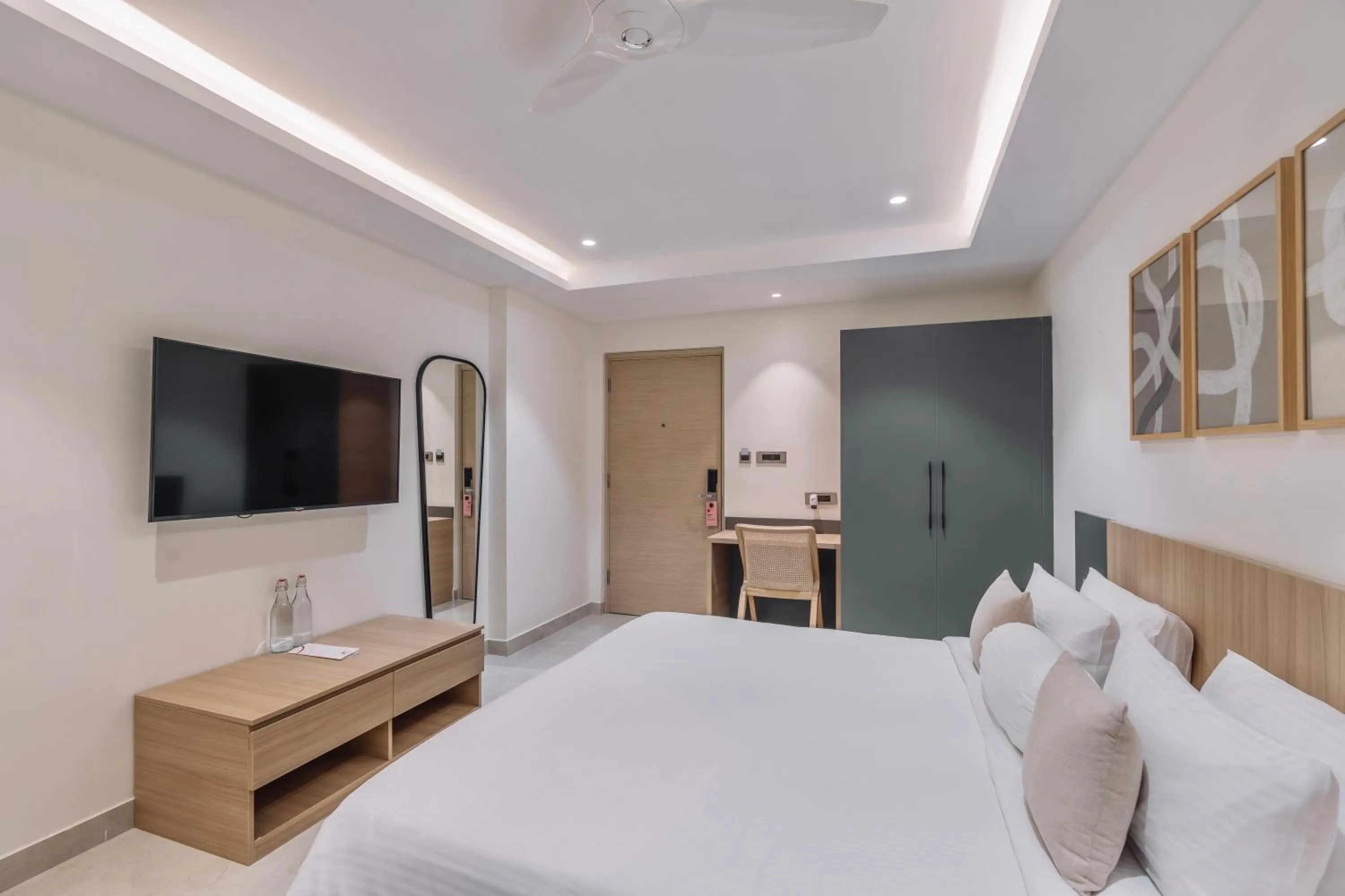 wardrobe, Bed in SKYLA Studios & Suites - Kondapur