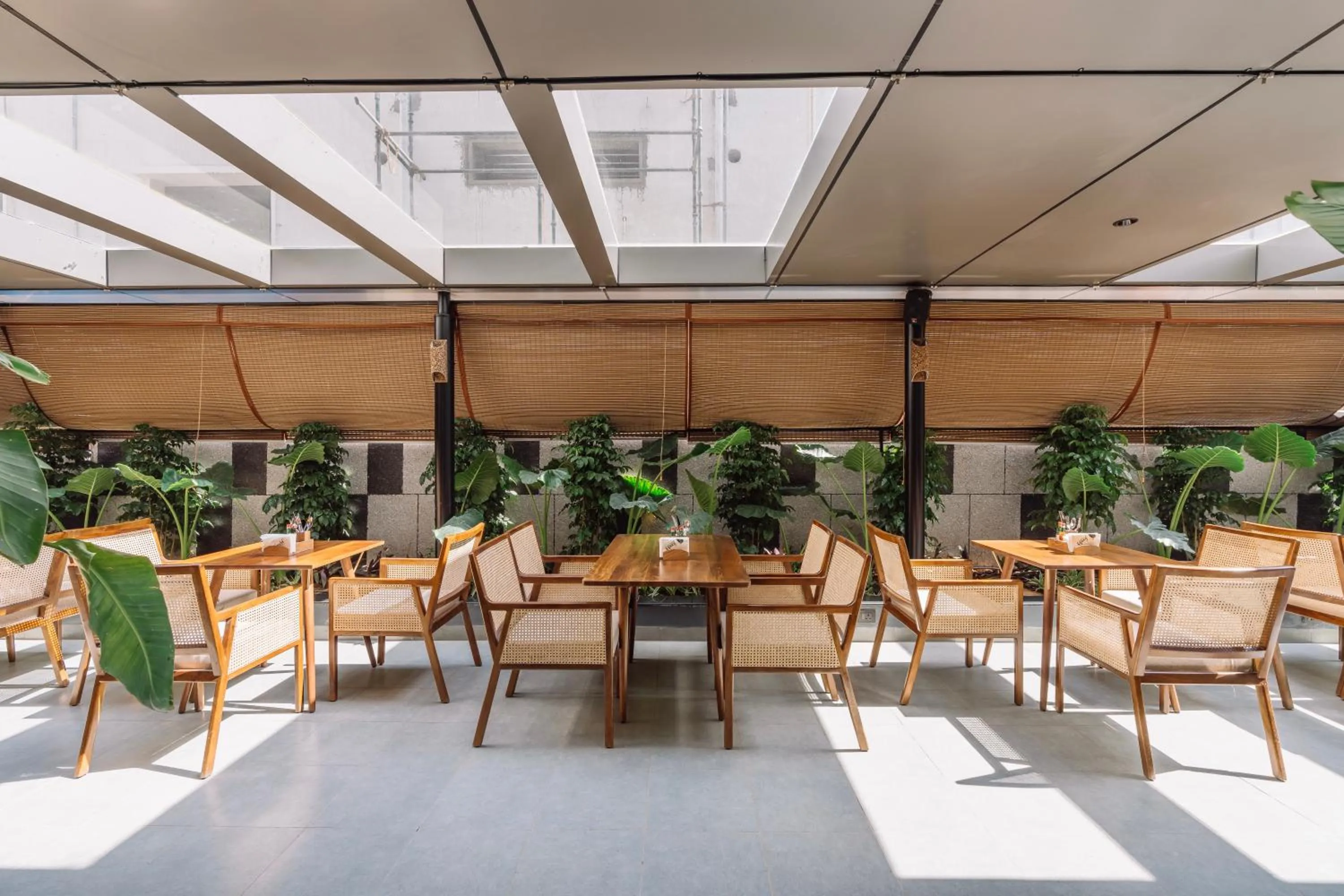 Restaurant/places to eat in SKYLA Studios & Suites - Kondapur