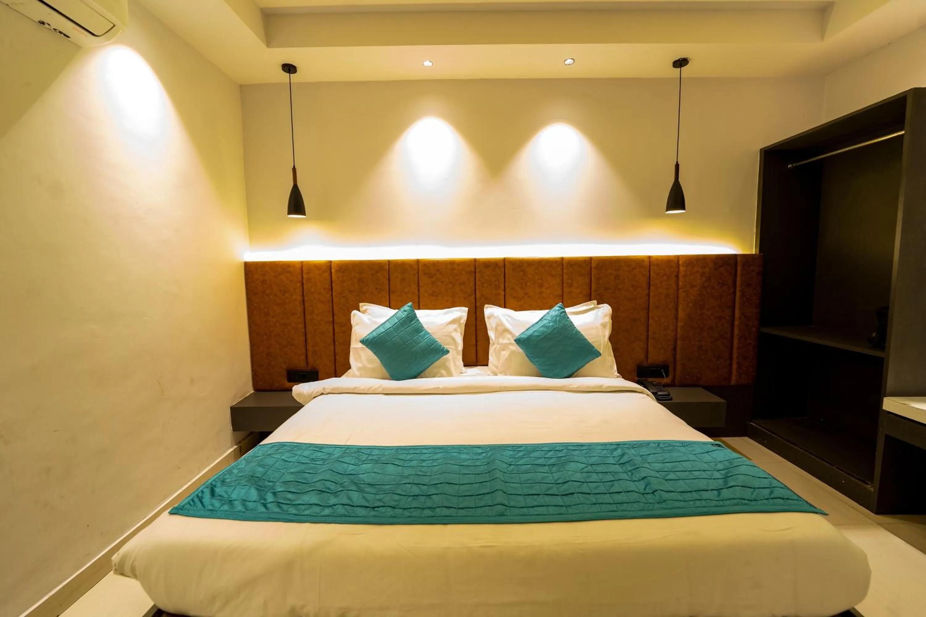 Bed in SKI Hotels and Resorts Rishikesh