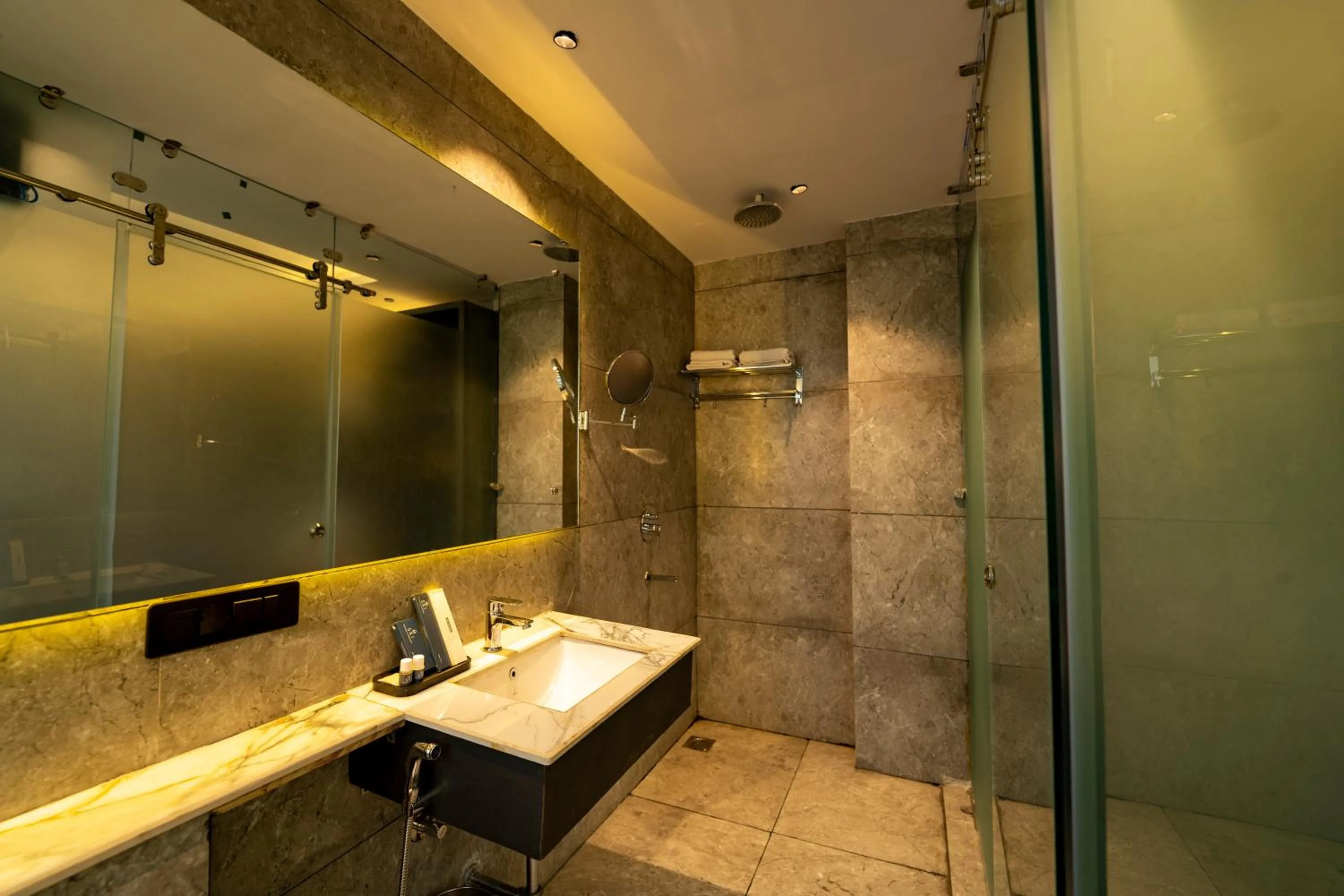 Shower in SKI Hotels and Resorts Rishikesh