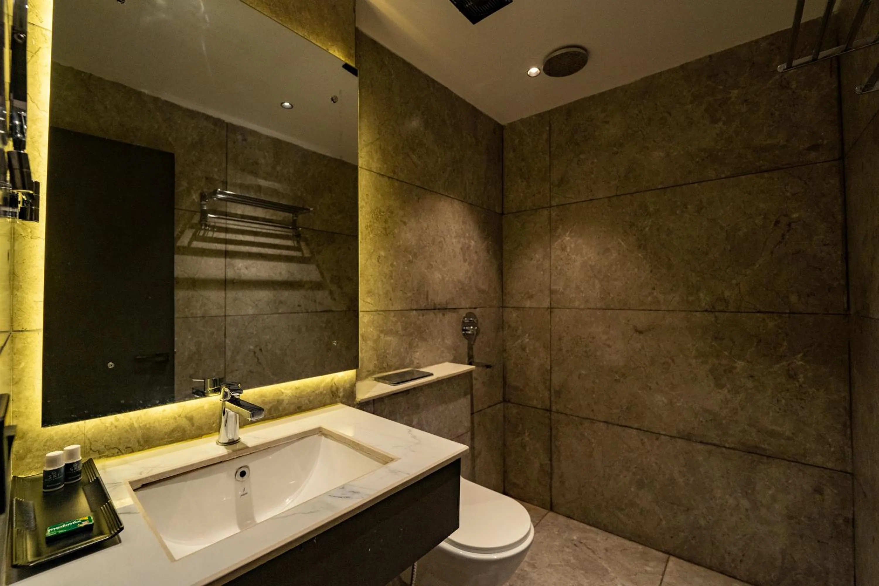 Shower in SKI Hotels and Resorts Rishikesh