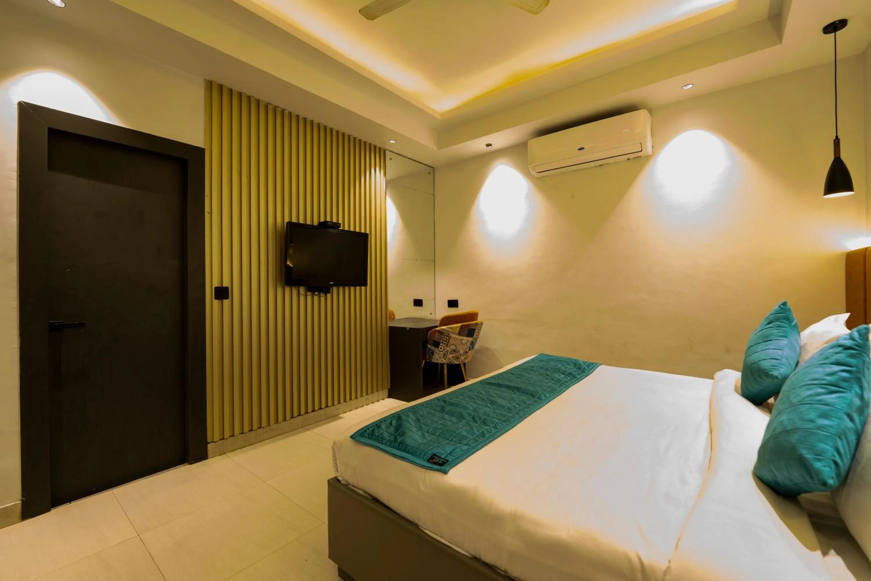 Photo of the whole room, Bed in SKI Hotels and Resorts Rishikesh