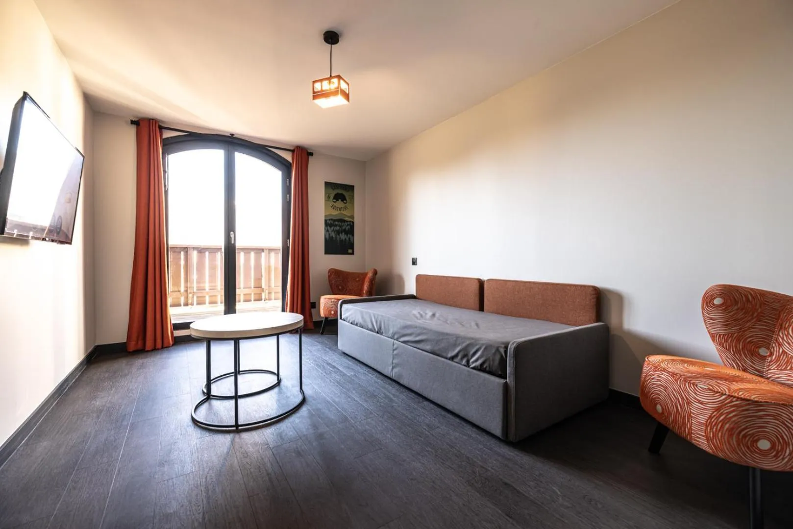 Living room in Hotel Base Camp Lodge - Albertville