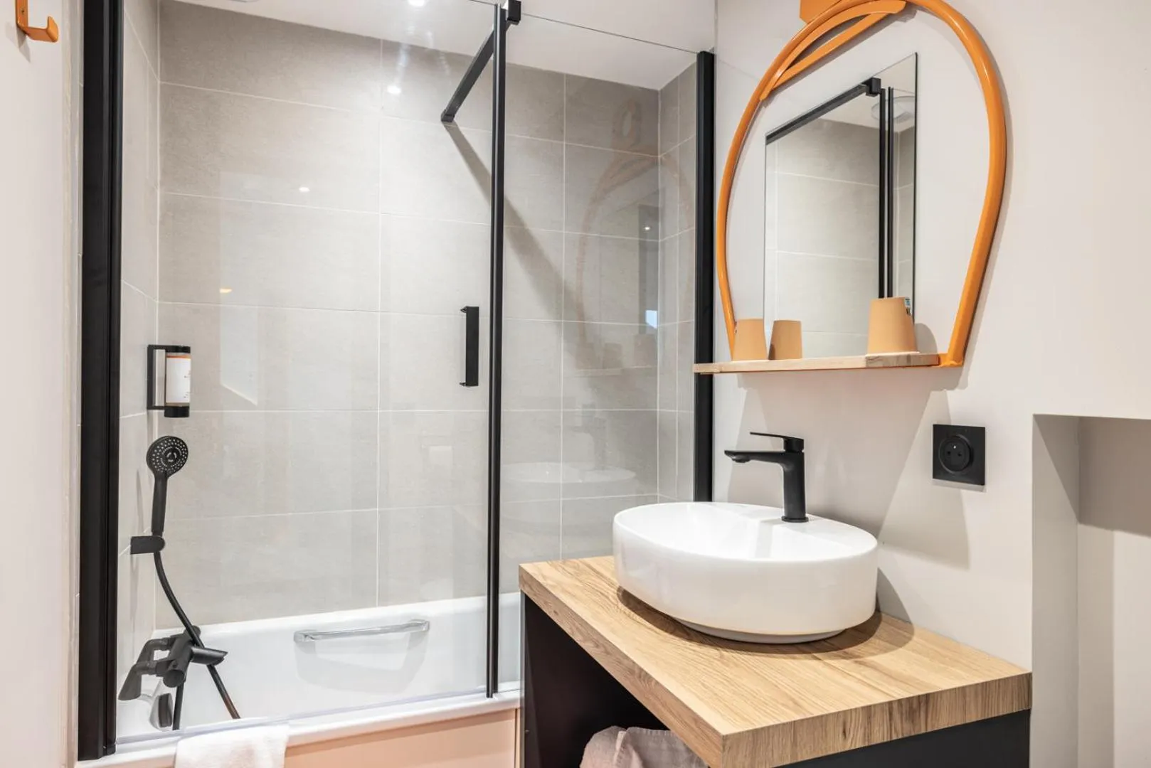 Bath in Hotel Base Camp Lodge - Albertville