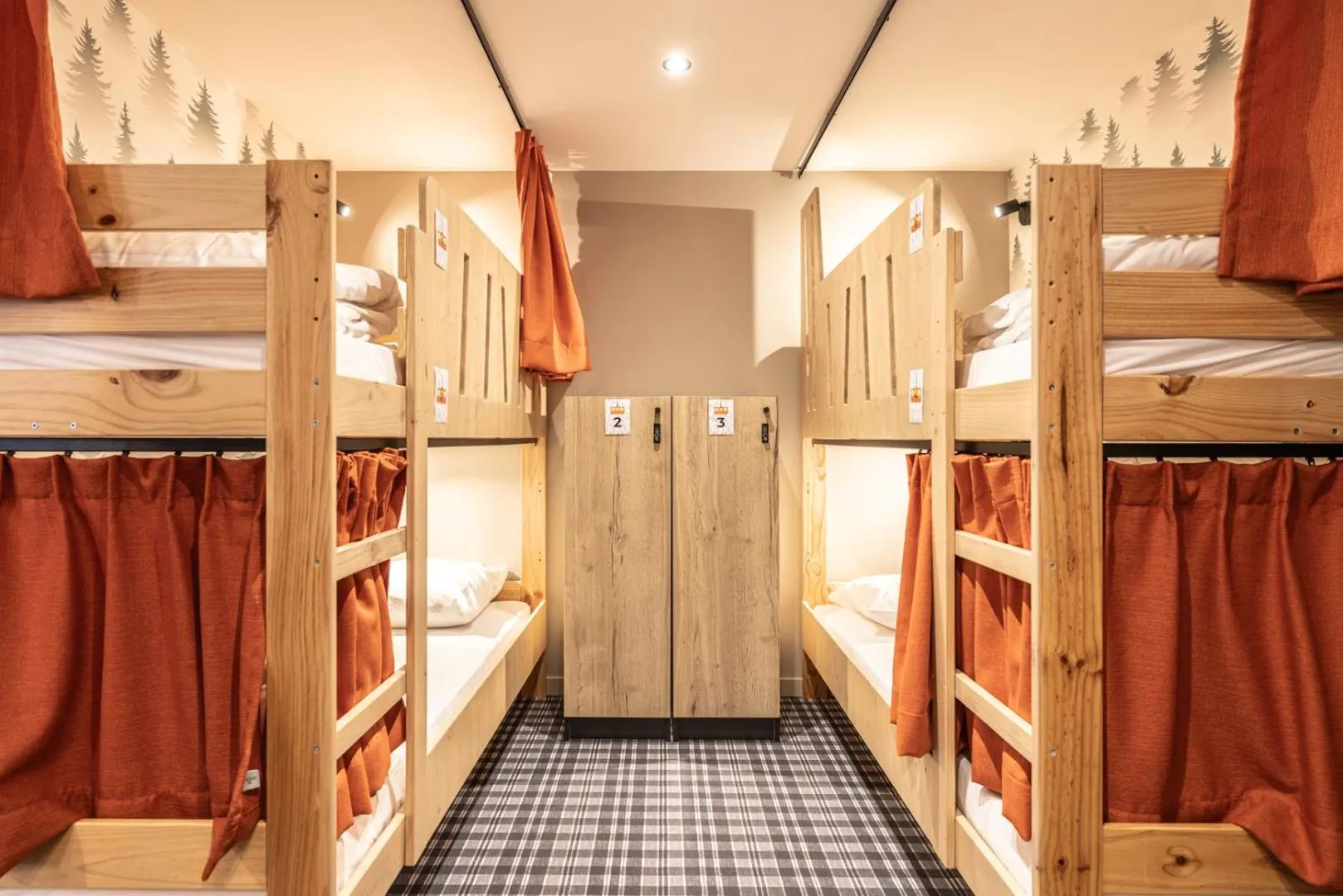 bunk bed, Bed in Hotel Base Camp Lodge - Albertville