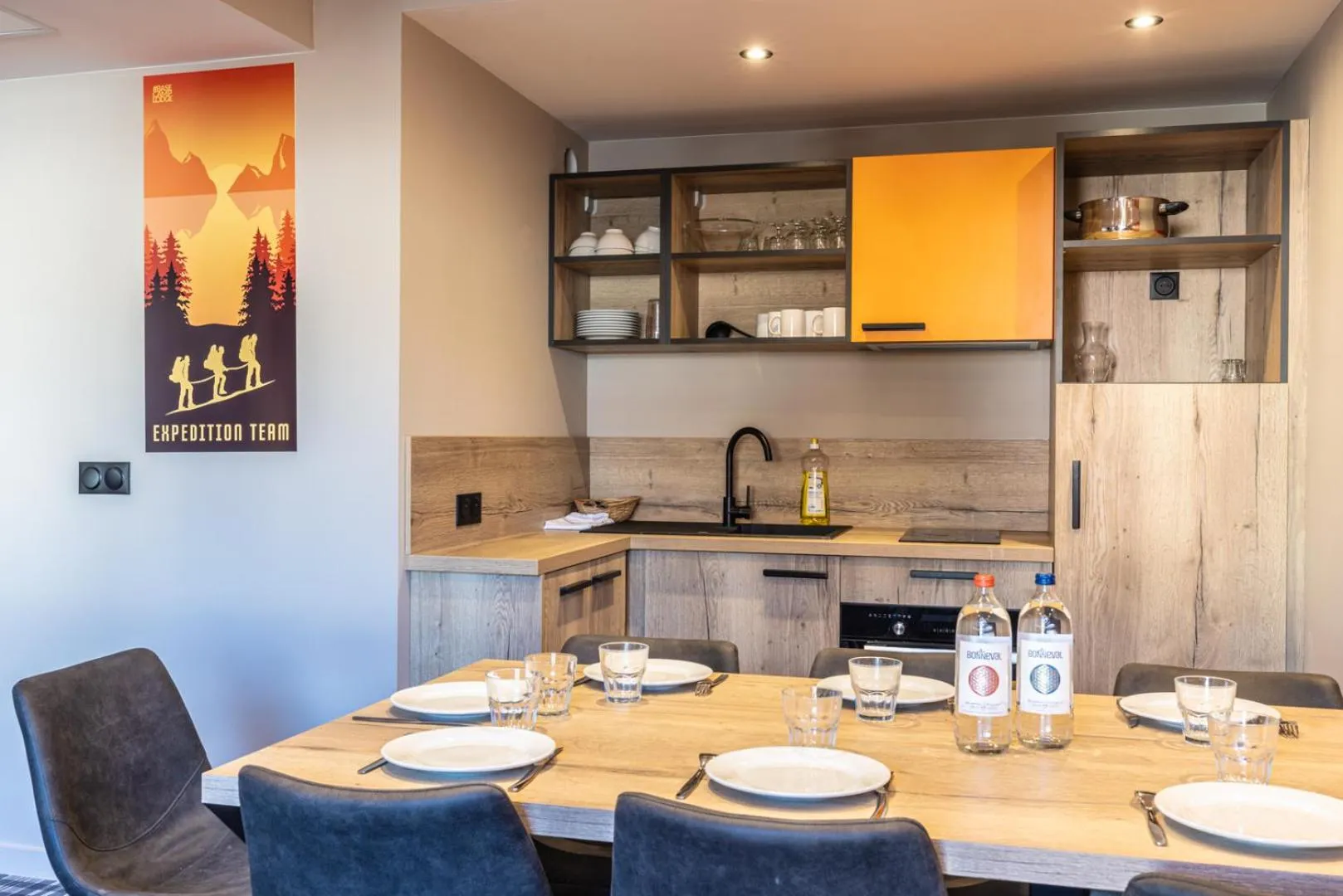 Kitchen or kitchenette in Hotel Base Camp Lodge - Albertville